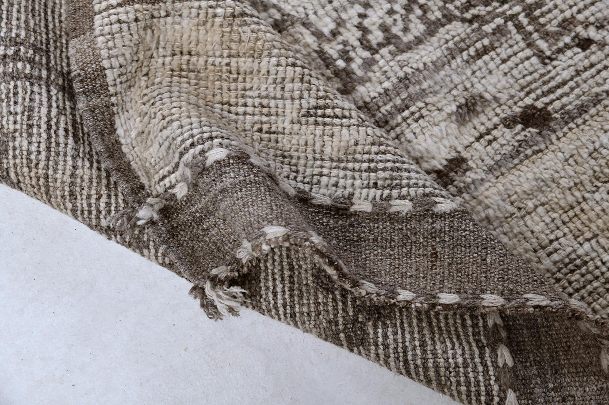 Numero del tappeto
31914
Dimensione
10' 1
