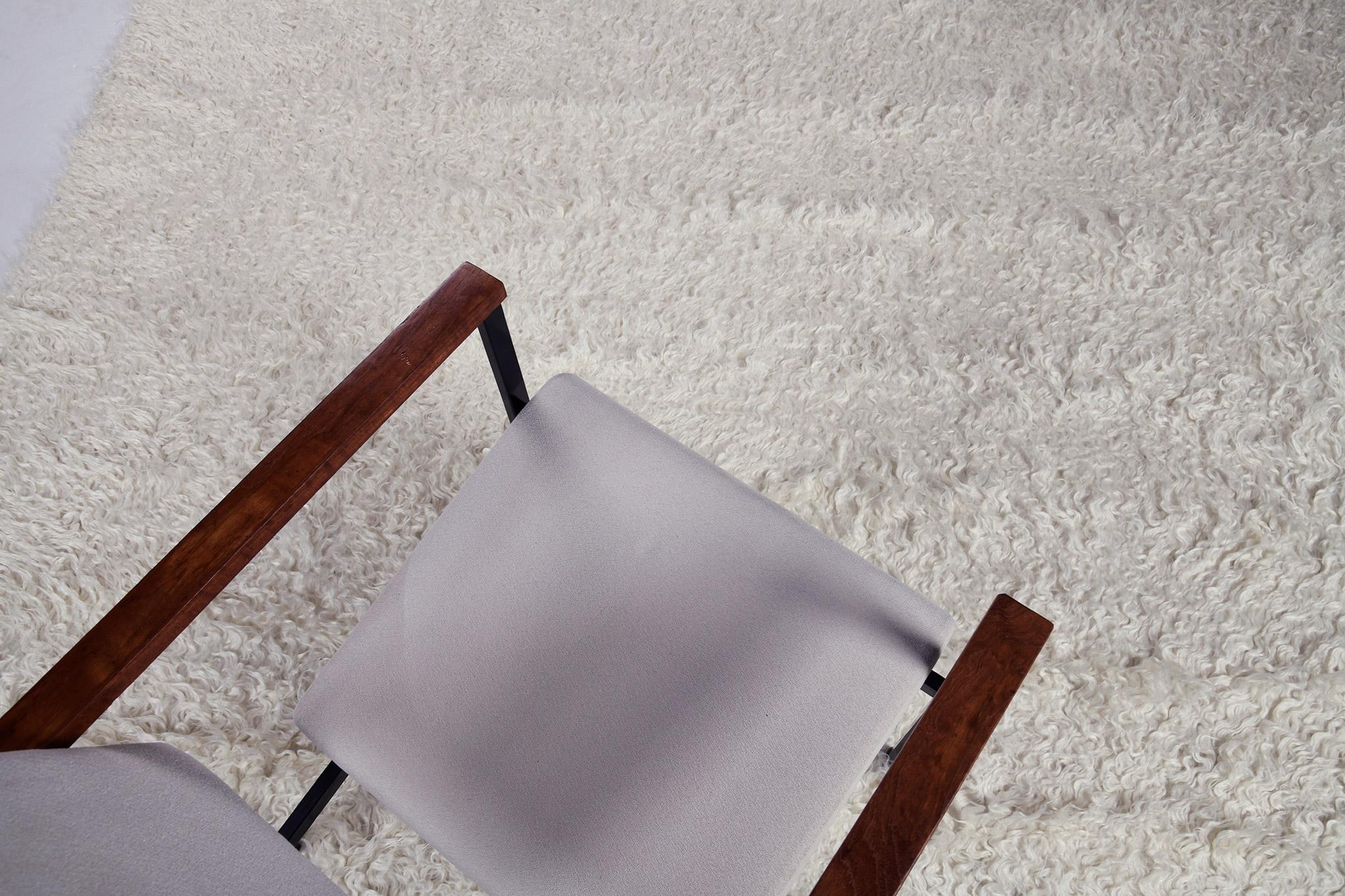Numéro de tapis
32170
Taille
7' 11