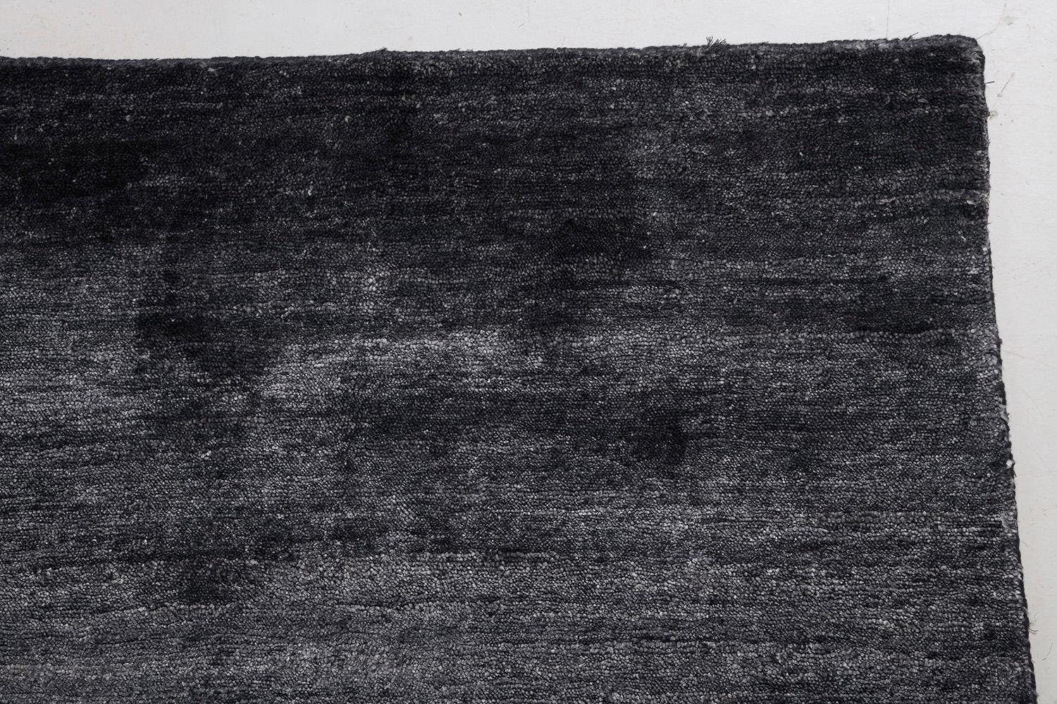 Indiano Mehraban Rugs in seta di bambù dal design solido Dara in vendita