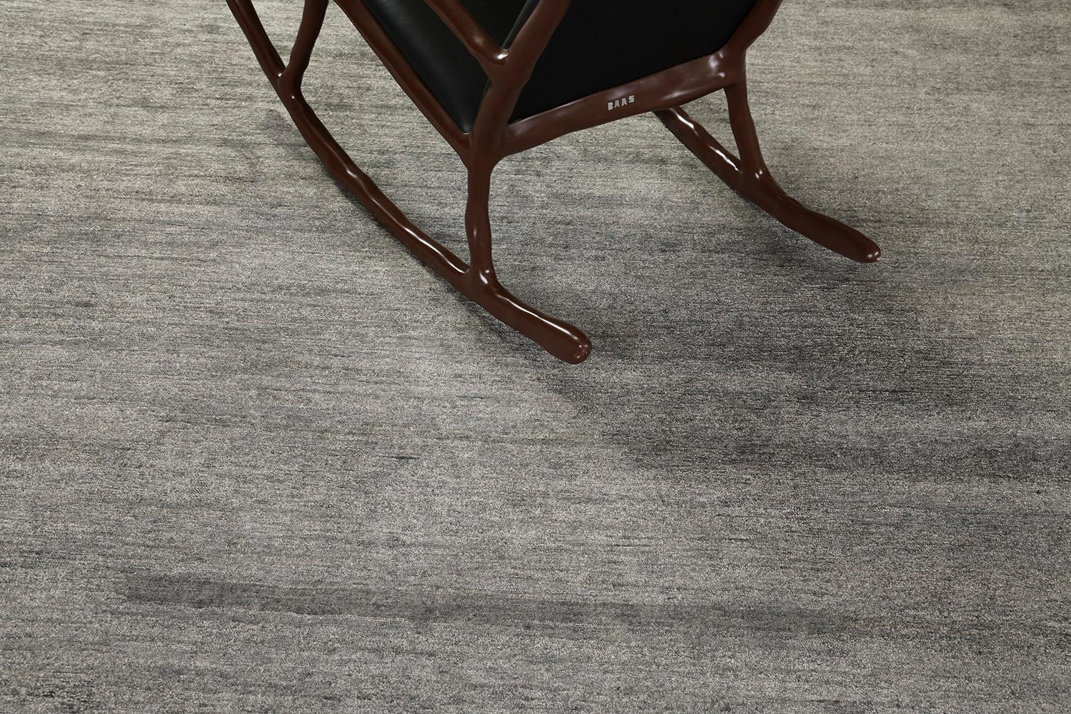 Mehraban Bambus-Seidenteppich Dara mit massivem Design (Indisch) im Angebot