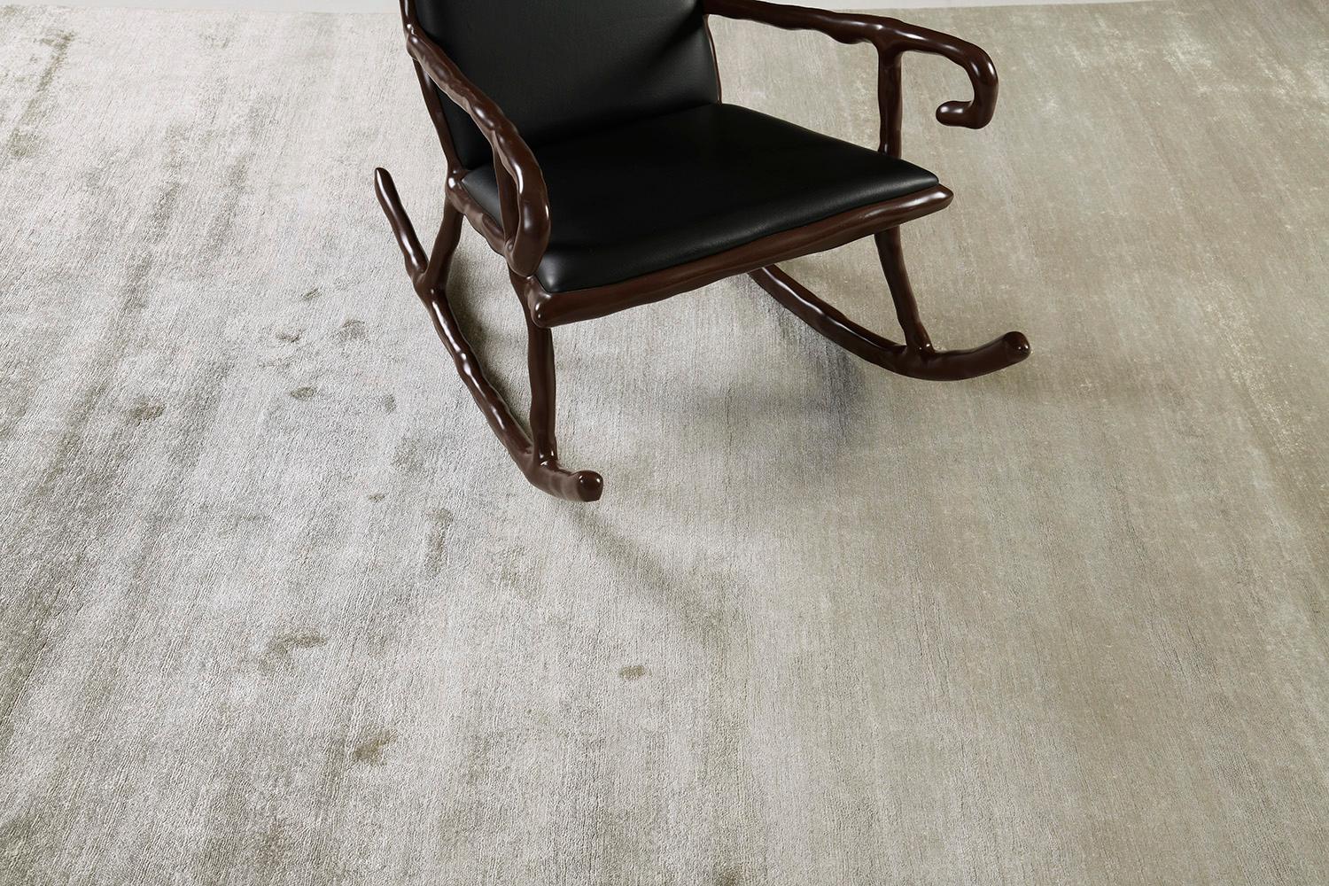 Mehraban Alfombra de seda de bambú de diseño sólido Dara en Nuevo estado para la venta en WEST HOLLYWOOD, CA
