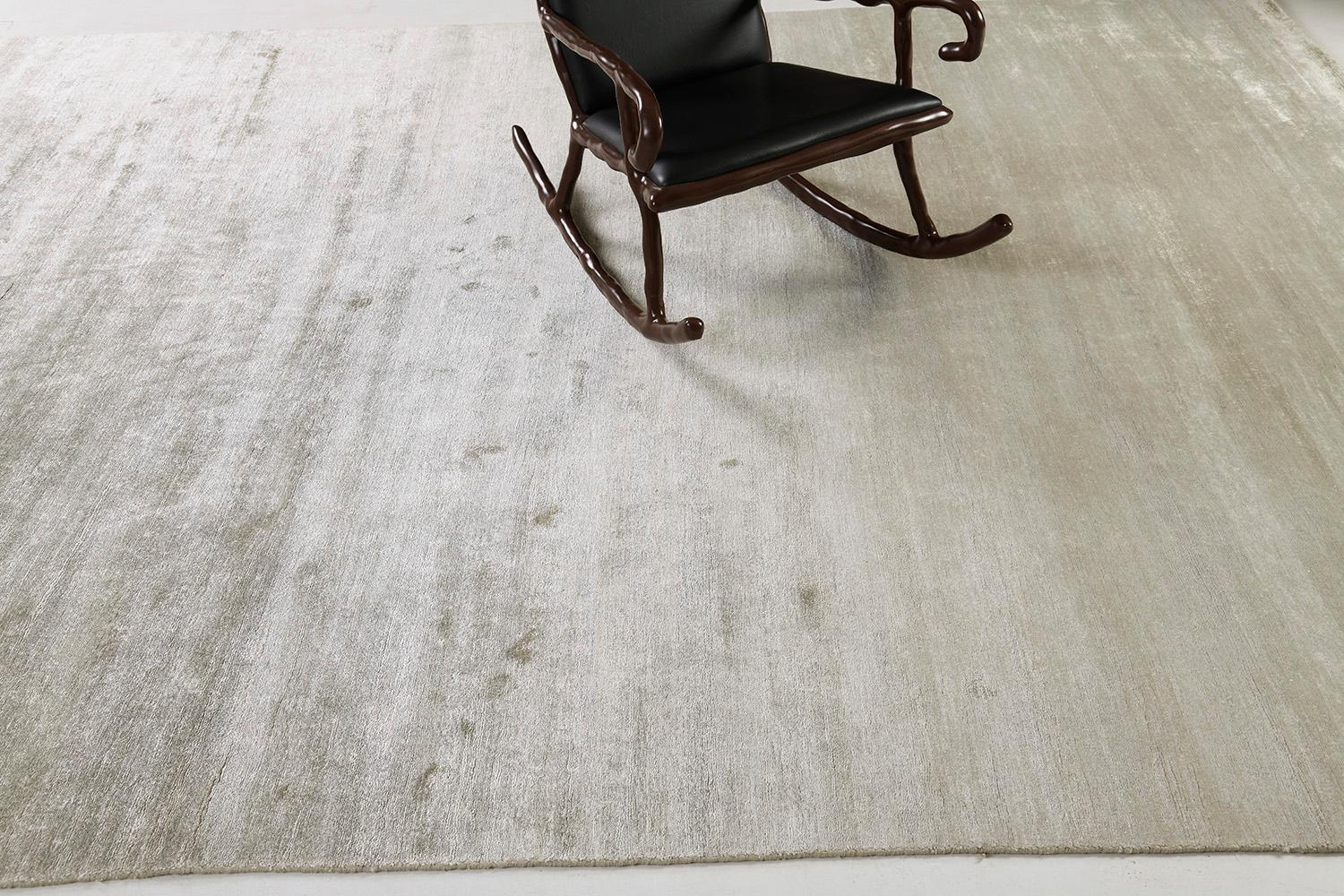 Mehraban Alfombra de seda de bambú de diseño sólido Dara en Nuevo estado para la venta en WEST HOLLYWOOD, CA
