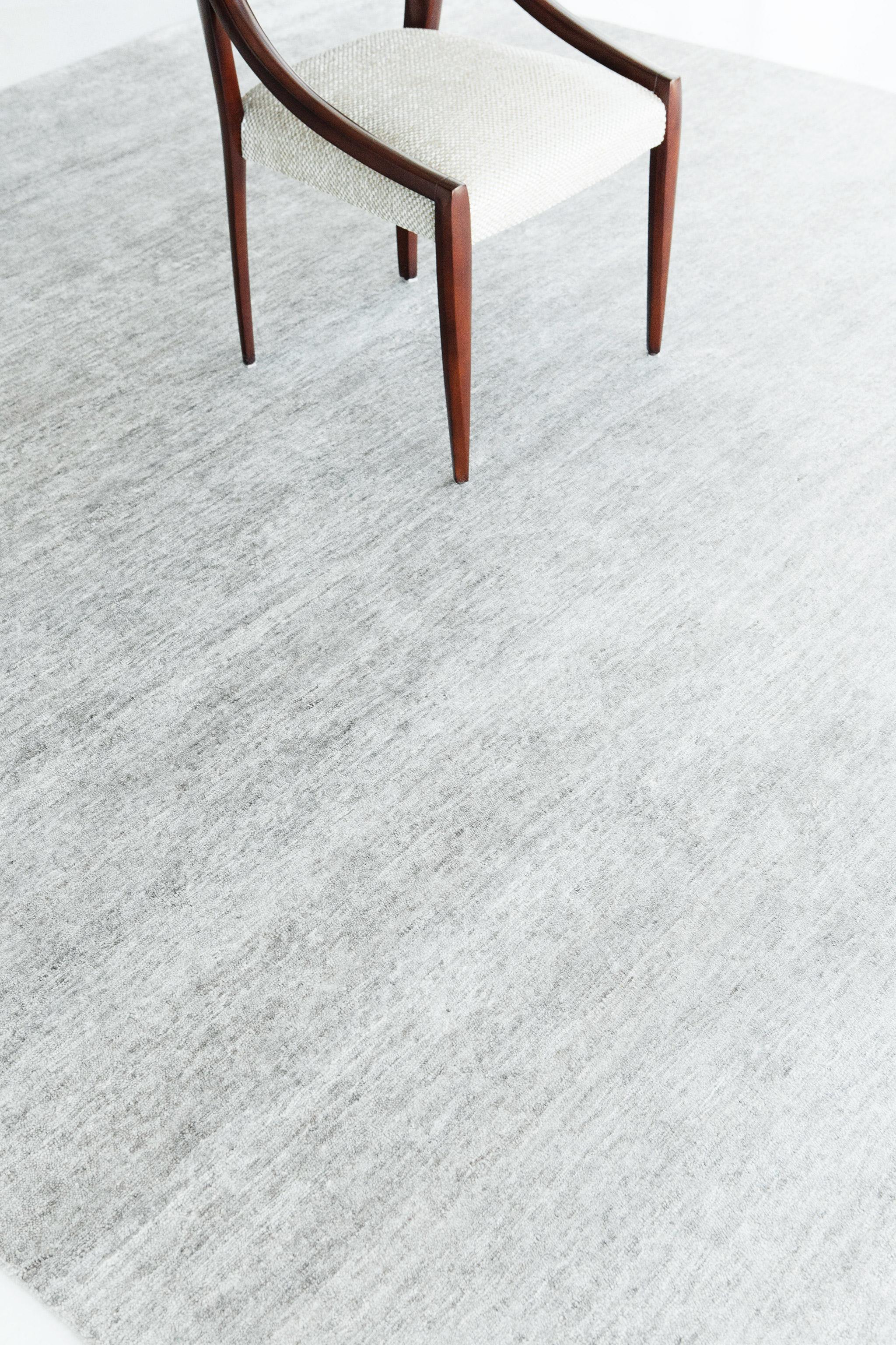 XXI secolo e contemporaneo Mehraban Rugs in seta di bambù dal design solido Dara in vendita