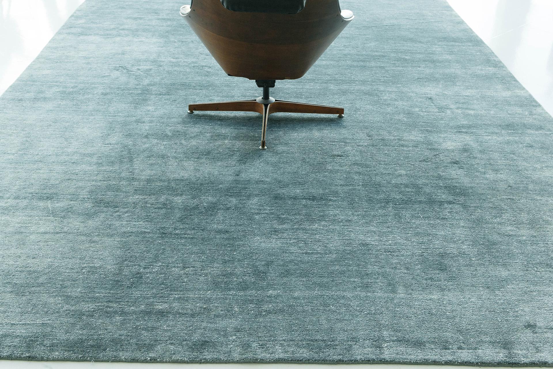 Mehraban Bambus-Seidenteppich Dara mit massivem Design (21. Jahrhundert und zeitgenössisch) im Angebot