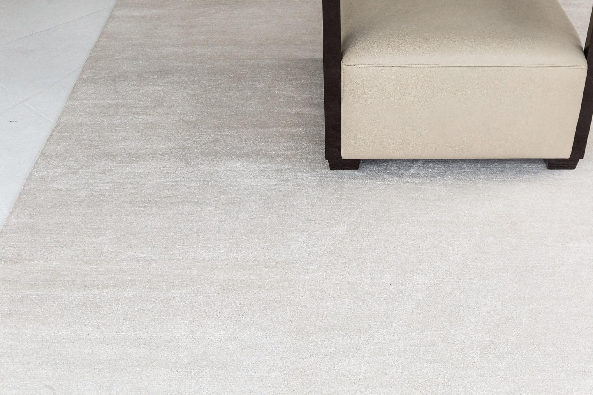 Seta Mehraban Rugs in seta di bambù dal design solido Dara in vendita