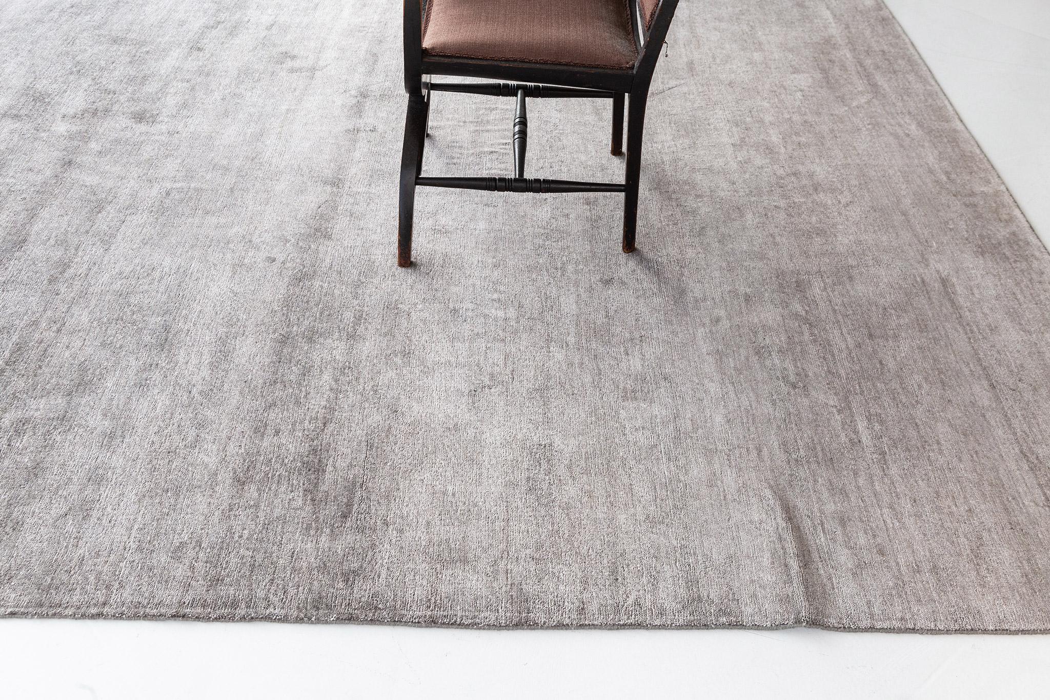 Seta Mehraban Rugs in seta di bambù dal design solido Dara in vendita
