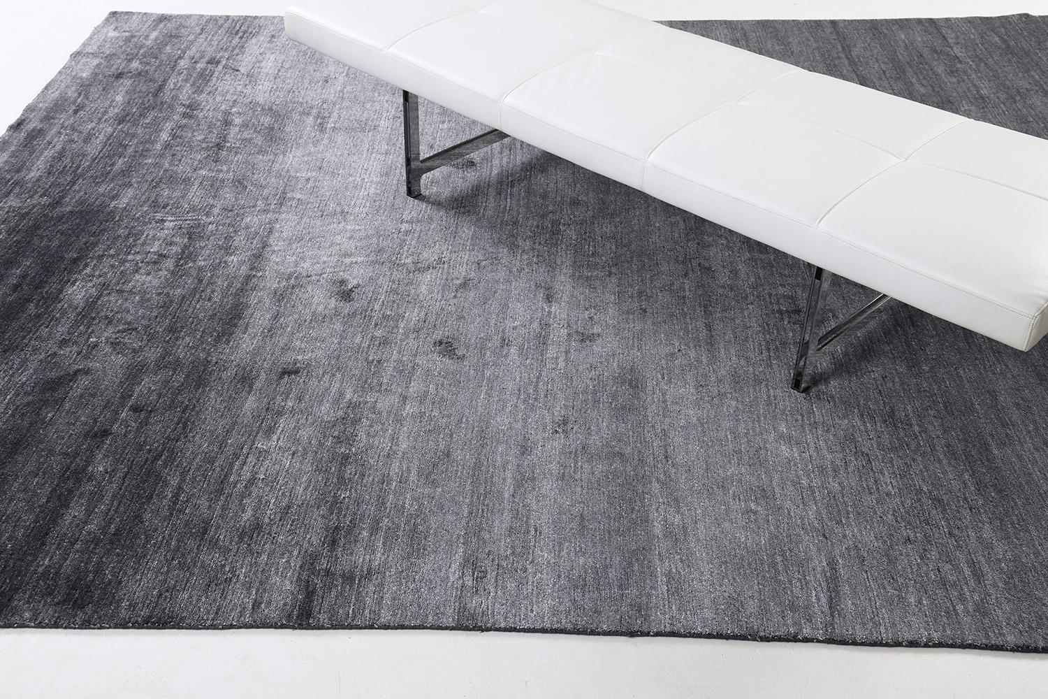 Mehraban Rugs in seta di bambù dal design solido Dara in vendita 1