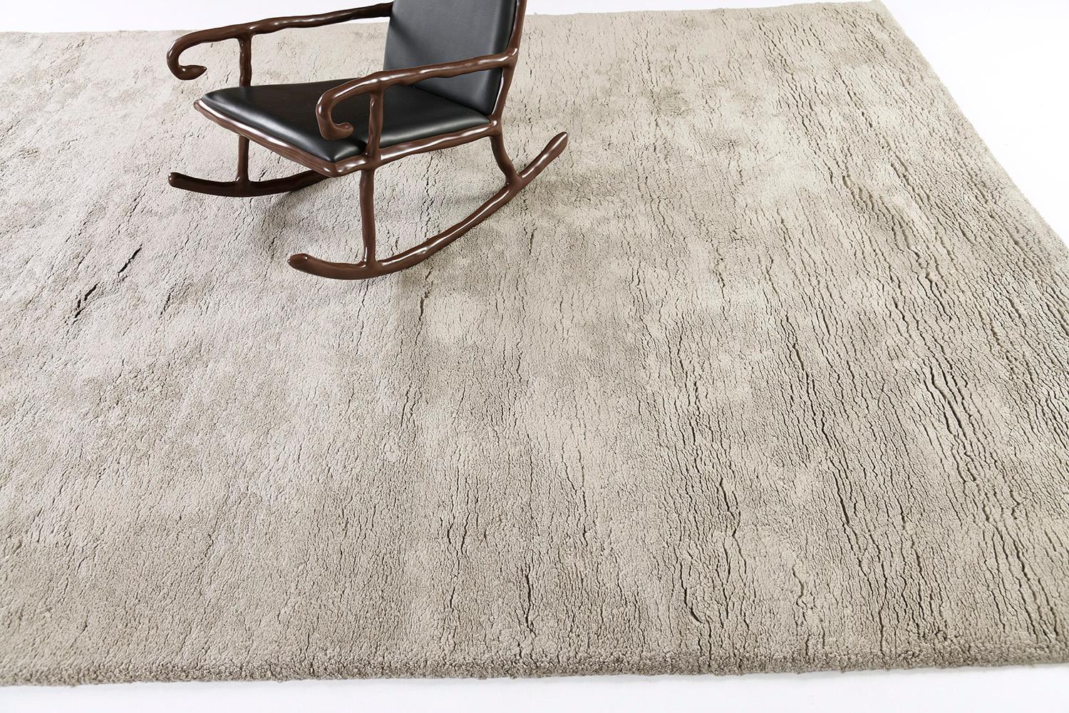 Bei diesem Pashmina-Teppich in Massivdesign trifft mühelose Eleganz auf Vielseitigkeit. Dieser plüschige Teppich namens Lusso