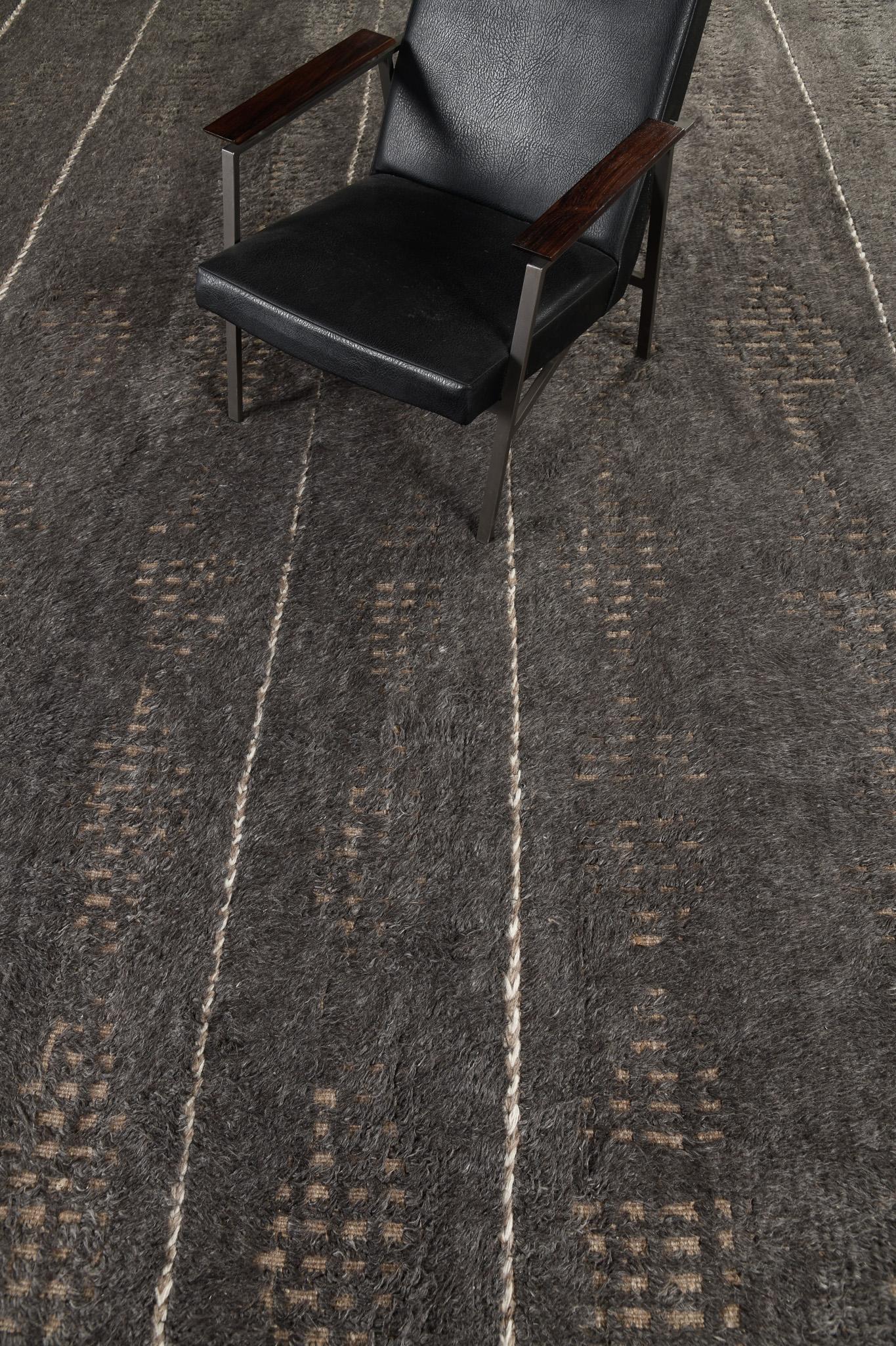 Heron ist ein luxuriöser Wollstoff mit einem geprägten, natürlichen und zeitgenössischen Design, das Ihrem Zuhause eine moderne Eleganz verleiht. Der wohltuende und beruhigende Plüschflor dieses Meisterwerks macht Sie bei jedem Aufenthalt zufrieden.