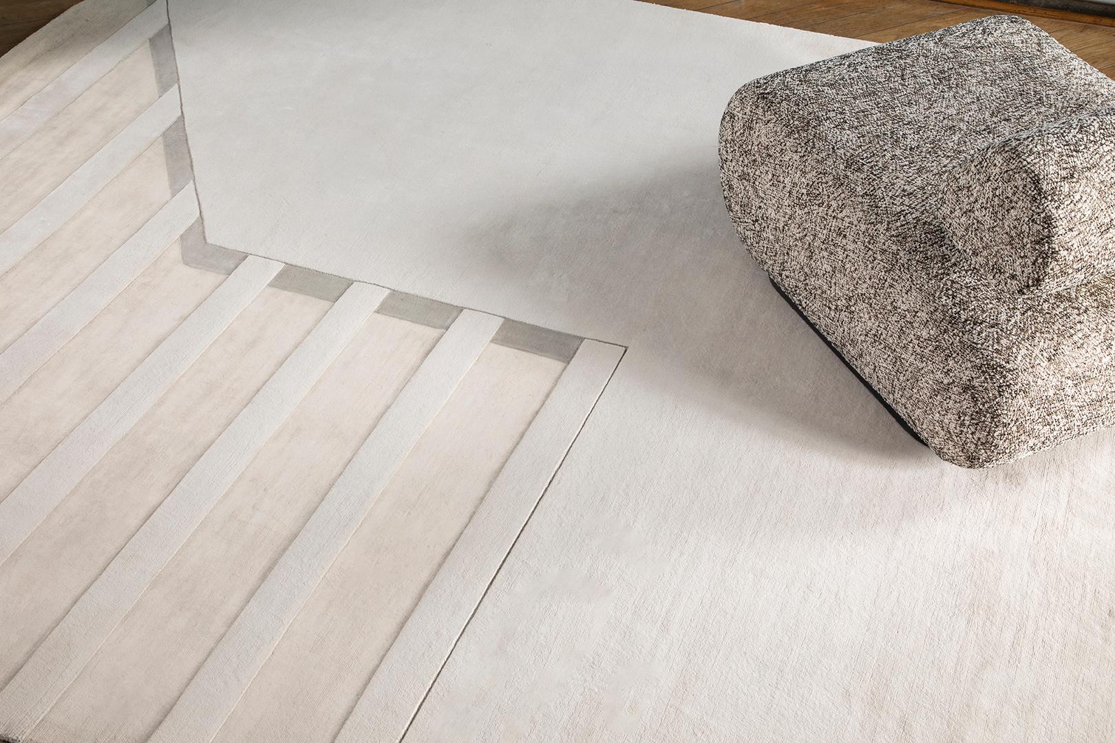 La collezione Claudia Afshar di Claudia Afshar

Ombre, profondità e texture. Queste sono le qualità che questo tappeto di grande impatto e di ispirazione architettonica conferisce a qualsiasi stanza in cui si trova. Le diverse altezze del vello, i