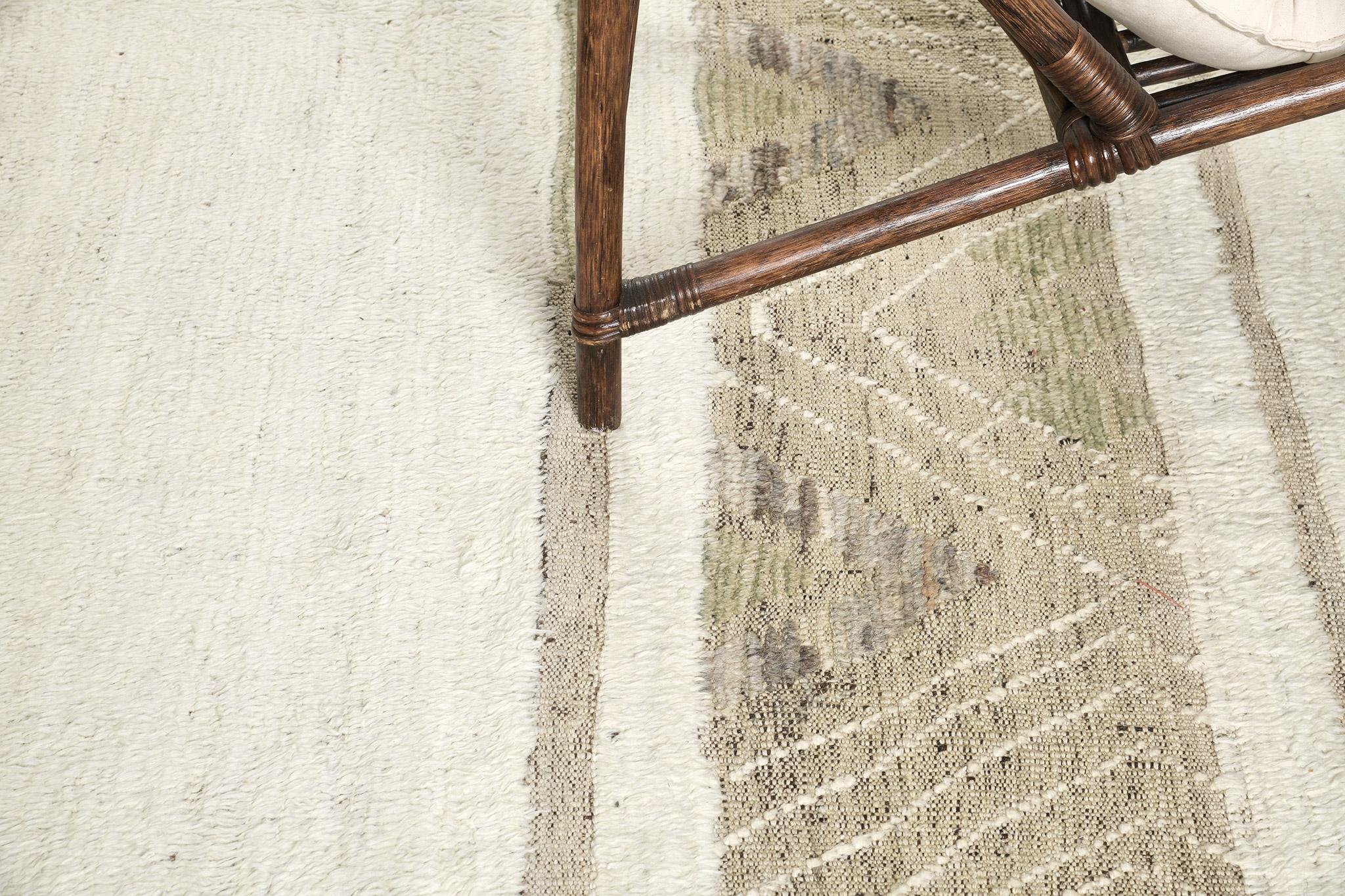 Distinct and preppy, Sufian’ features a variation of coordinated lozenges that creates an interesting illusion of fascinating harmony accentuated with light coffee strips. Tastefully classic with a sophisticated twist, this exhilarating rug is a