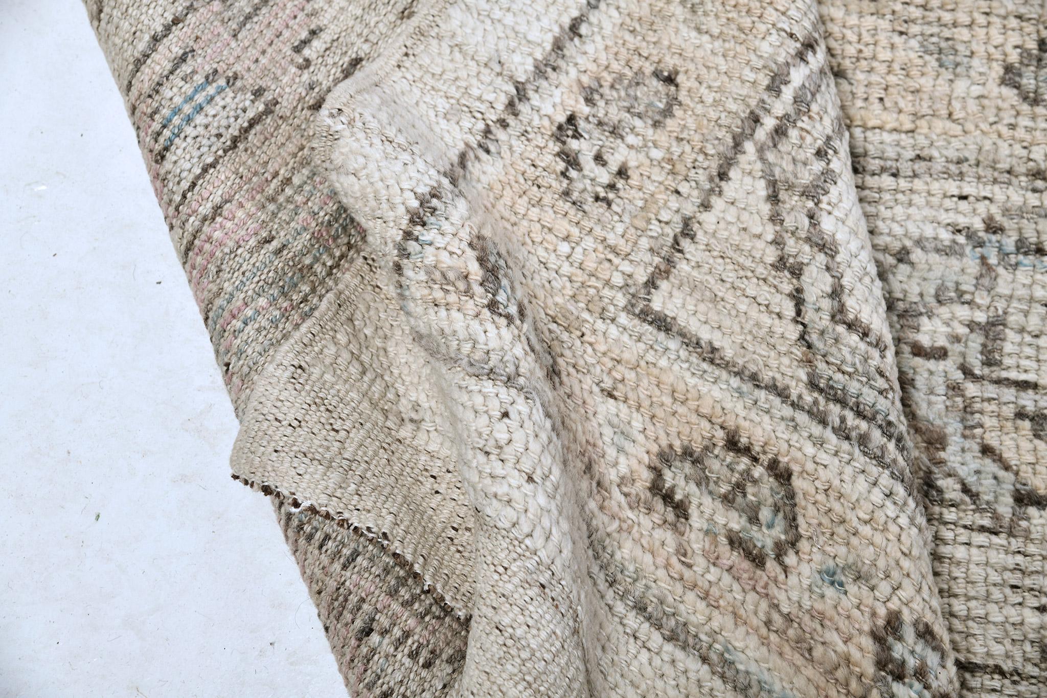 Rug Number
31906
Size
15' 9