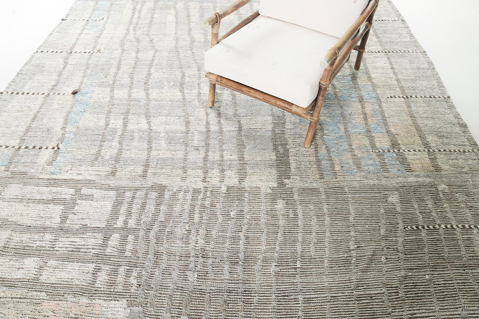 Tamarix' est fabriquée en laine luxueuse et composée d'éléments de design enchanteresses. Le tissage de couleurs terreuses étonnantes et d'éléments de design abstrait est ce qui rend la collection Atlas si unique et recherchée. La collection Atlas