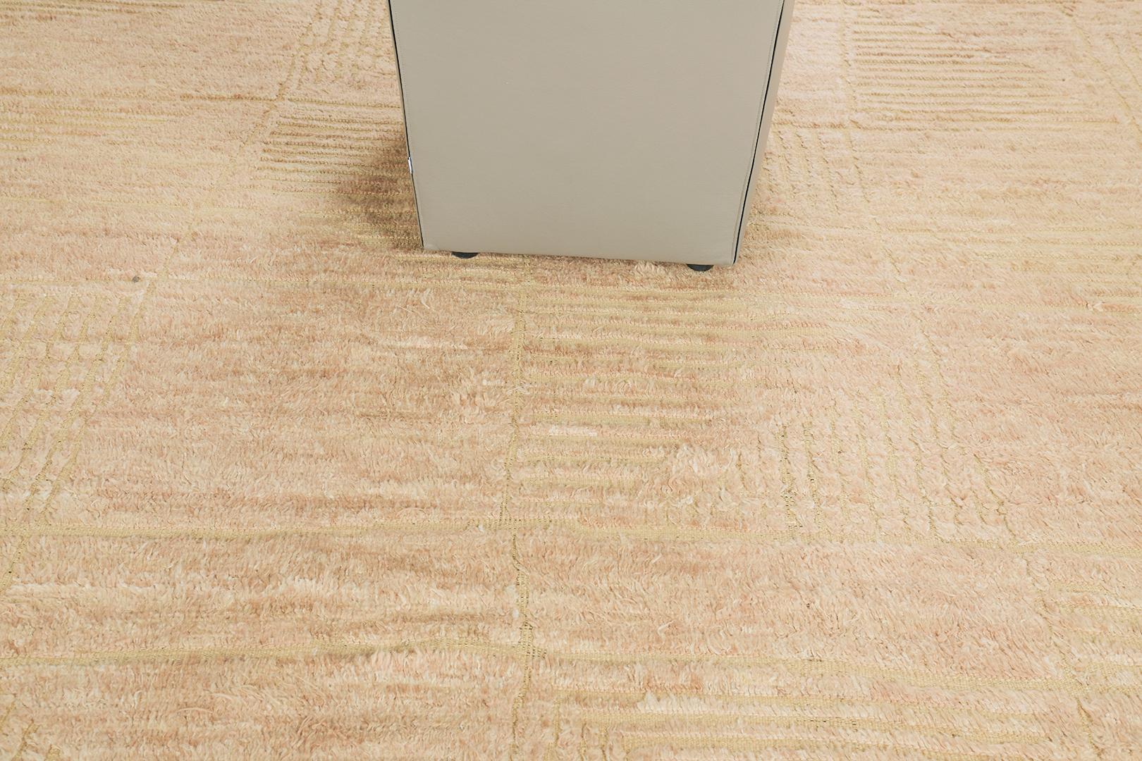 Tisent hat eine schöne geprägte Wolle, die verschiedene lineare Striche aufweist. Sein warmer Farbton ergänzt Ihr modernes, zeitgenössisches Interieur und wird die Augen Ihrer Gäste mit Sicherheit faszinieren. Dieser Teppich spielt mit Texturen,