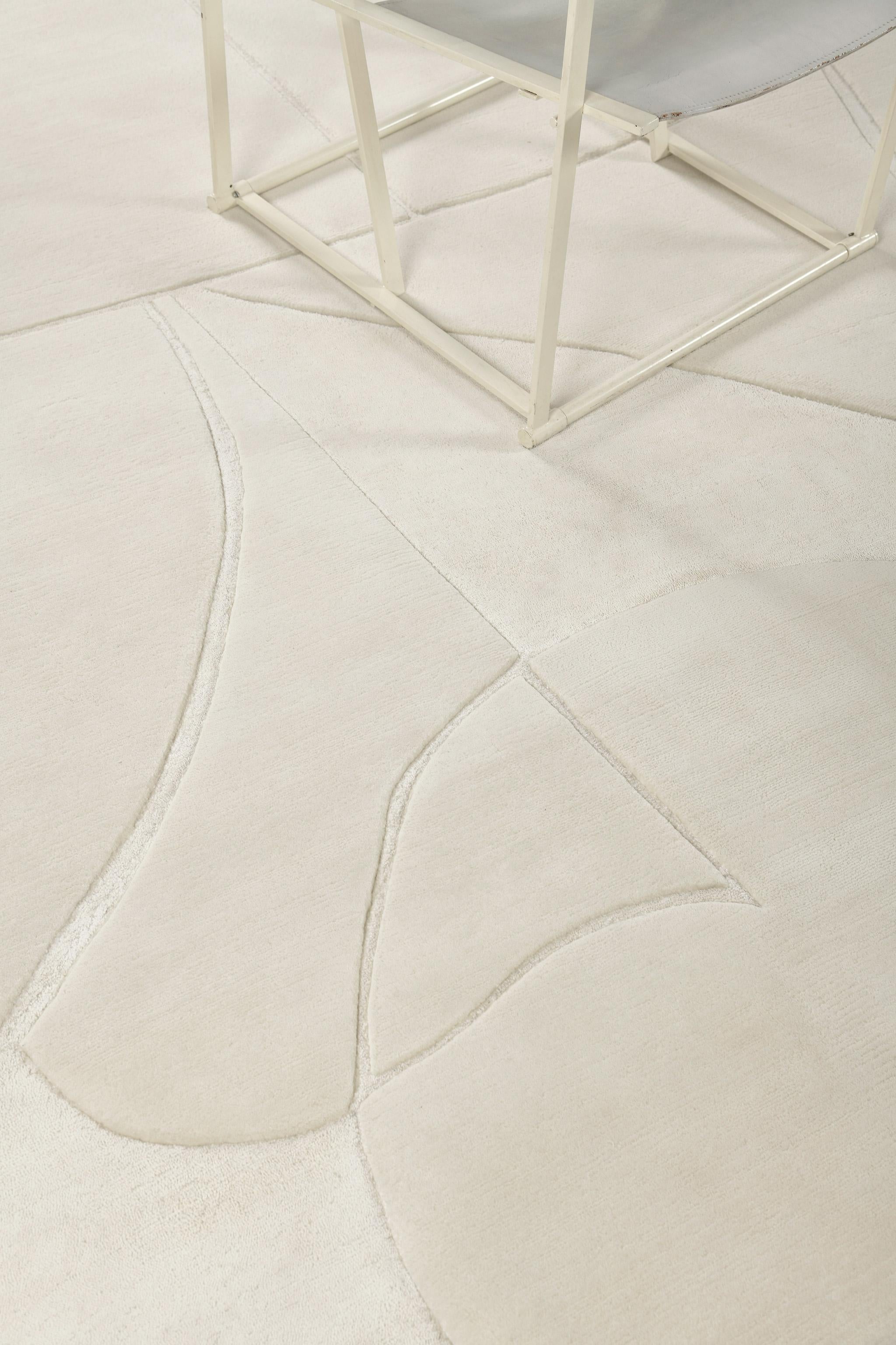 Toccato’ features stacked geometrical patterns depicting aesthetic artistry. It is a part of the Design Rhymes Collection which pulls inspiration from different aspects of architecture. This rug is rendered in the most soothing shade of ivory and