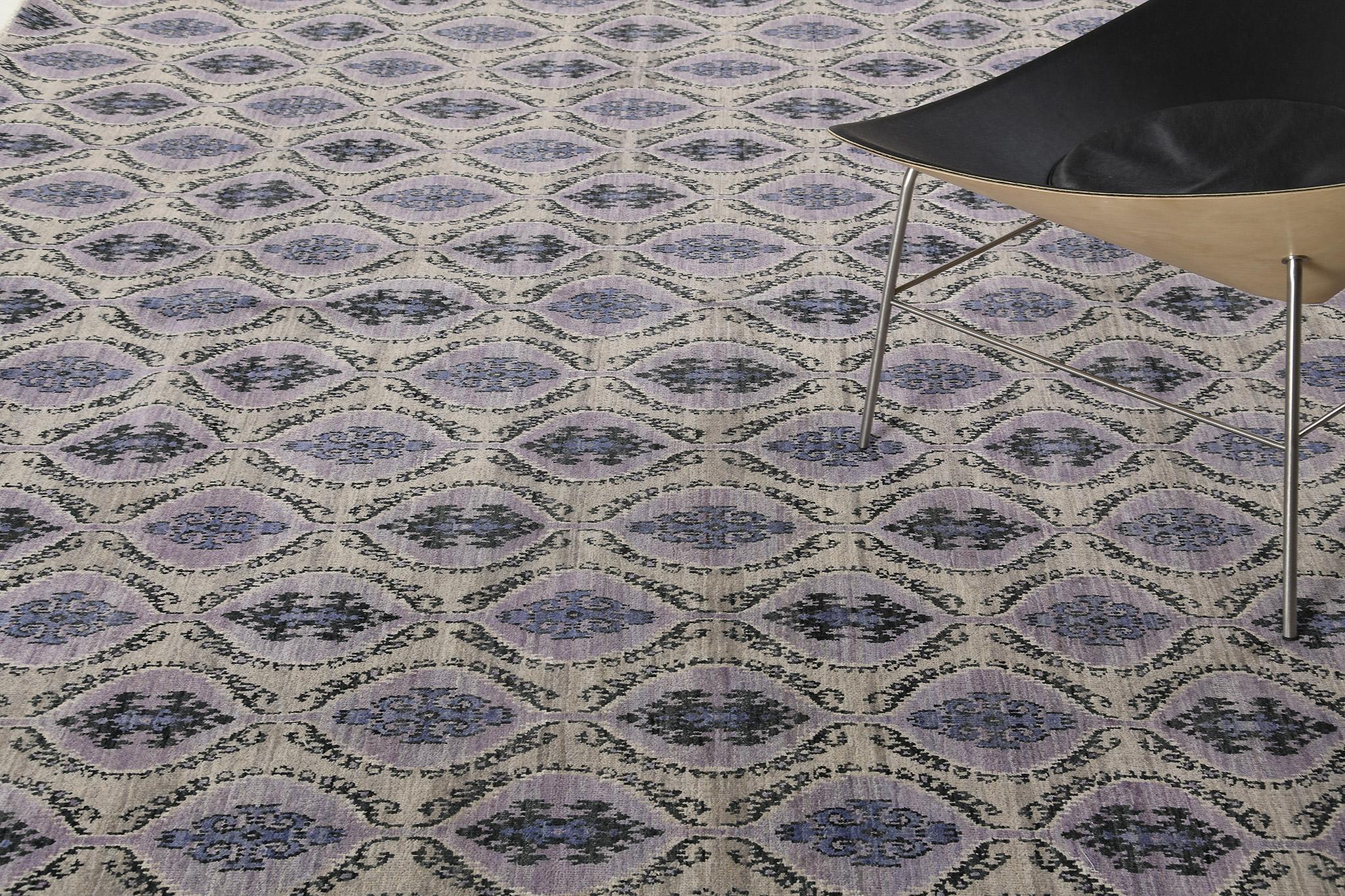 Dantelle ist ein Übergangsdesign, das traditionelle Rautenmotive mit einem modernen Gittermuster verbindet. Schöne Blau- und Grautöne ergänzen sich zu einem zeitgemäßen Teppich. Dieses Stück wird jeden Raum aufwerten und ihm Charakter