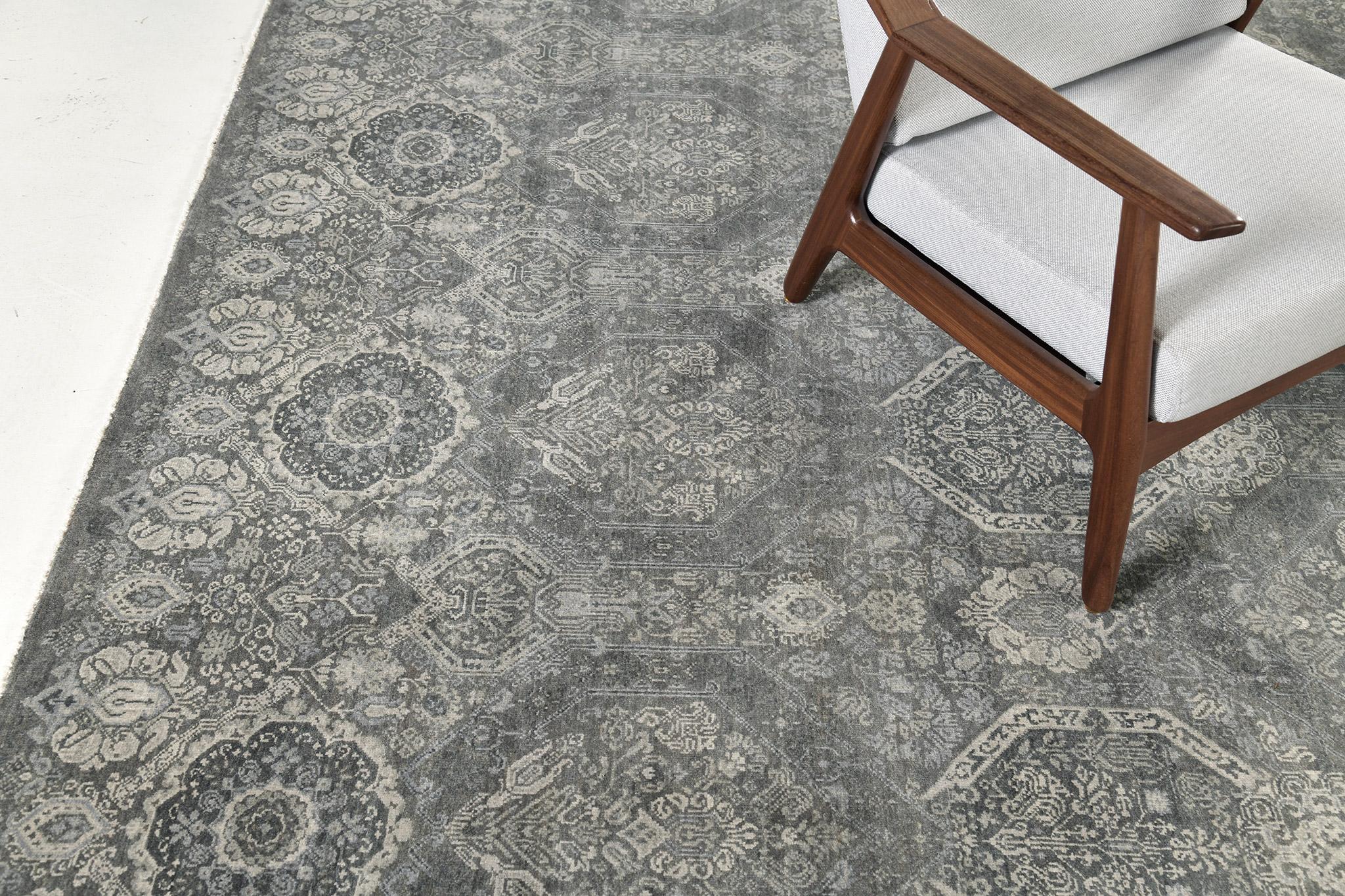 Franco has a distinctive transitional design from the Allure collection that is the quintessence of charm and refinement. A wool pile weave that intricately weaves over the gray variegated ground with an oatmeal and bronze elements set. A stylish