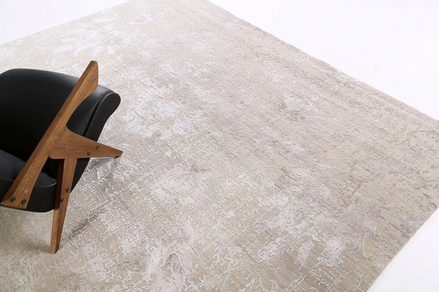 Mezzo Carino is a wool and silk rug in transitional abstract of definitive flowers and vines over amazing tones of white and soft dusty sage. A masterpiece that balances the luxurious quality with contemporary and modern spaces. An eye-catcher that