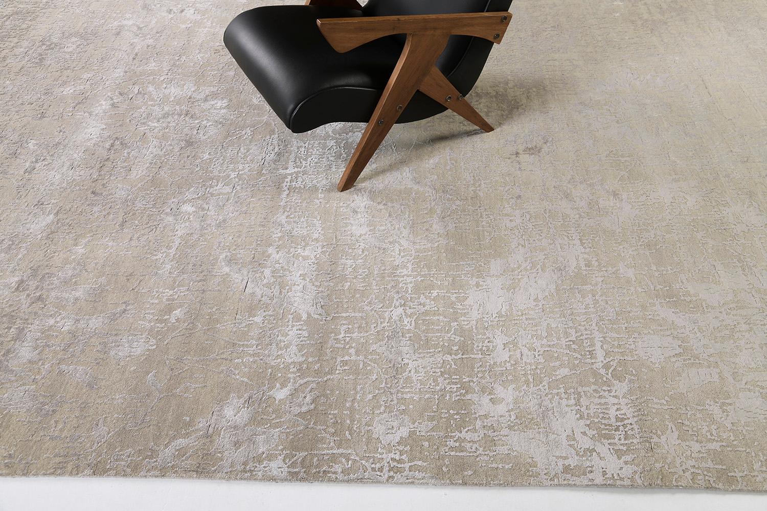 Hand-Knotted Mehraban Transitional Design Rug Mezzo Carino For Sale