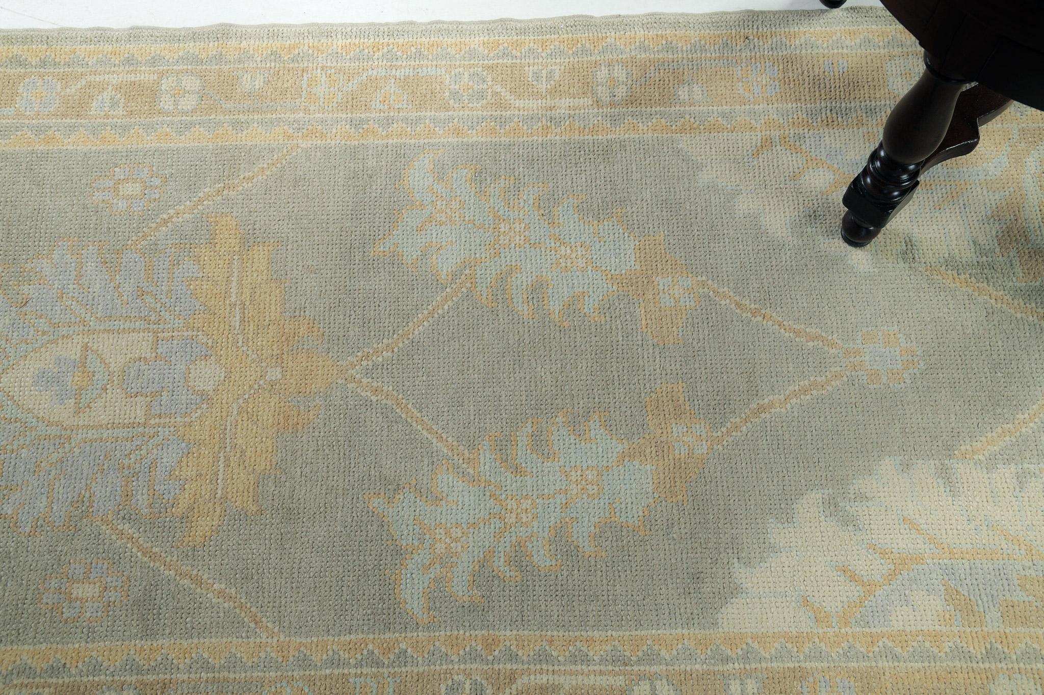 Mehraban Turkish Oushak Revival Rug In New Condition For Sale In WEST HOLLYWOOD, CA