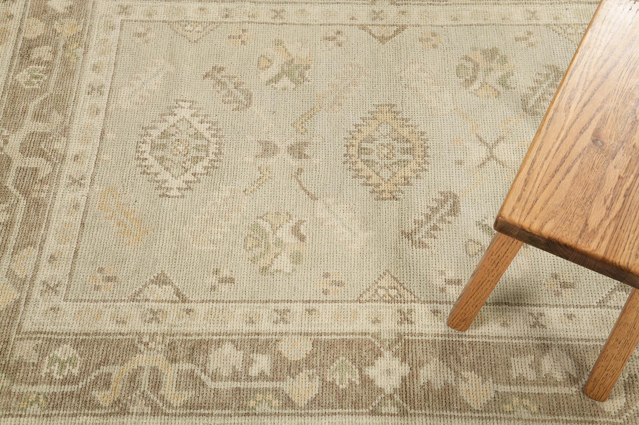 Mehraban Türkischer Oushak-Revival-Teppich (21. Jahrhundert und zeitgenössisch) im Angebot