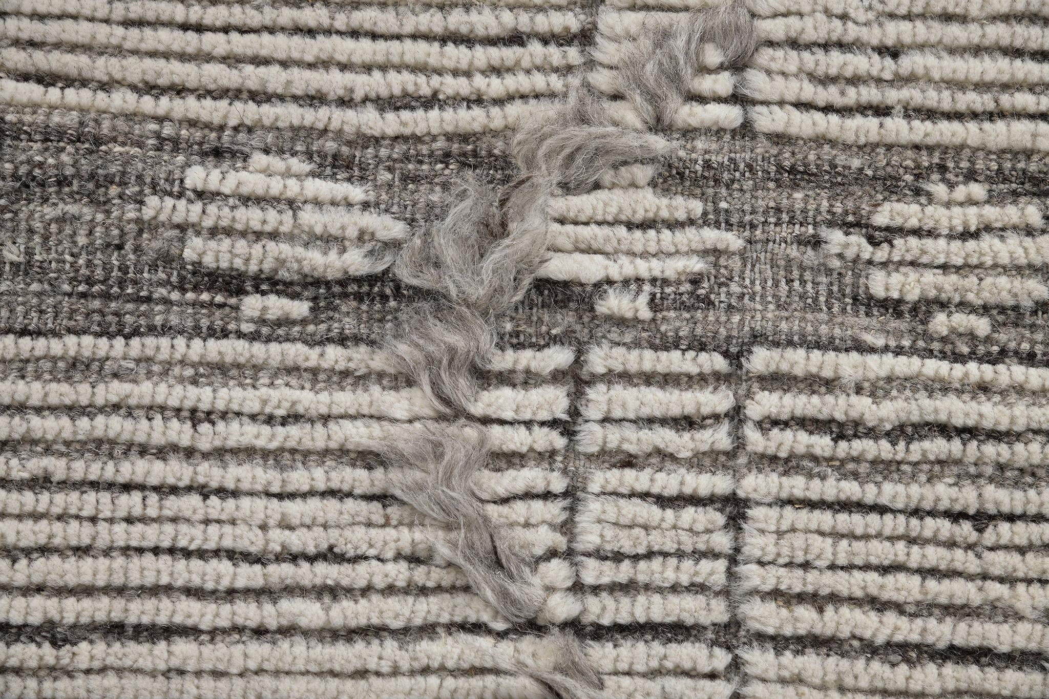 Verdot’ in Estancia collection is an exquisite home decor that features a captivating design through this cloud and gray colour. With its interesting flow and stunning embossed details, plays a huge factor in establishing the rug's overall stunning