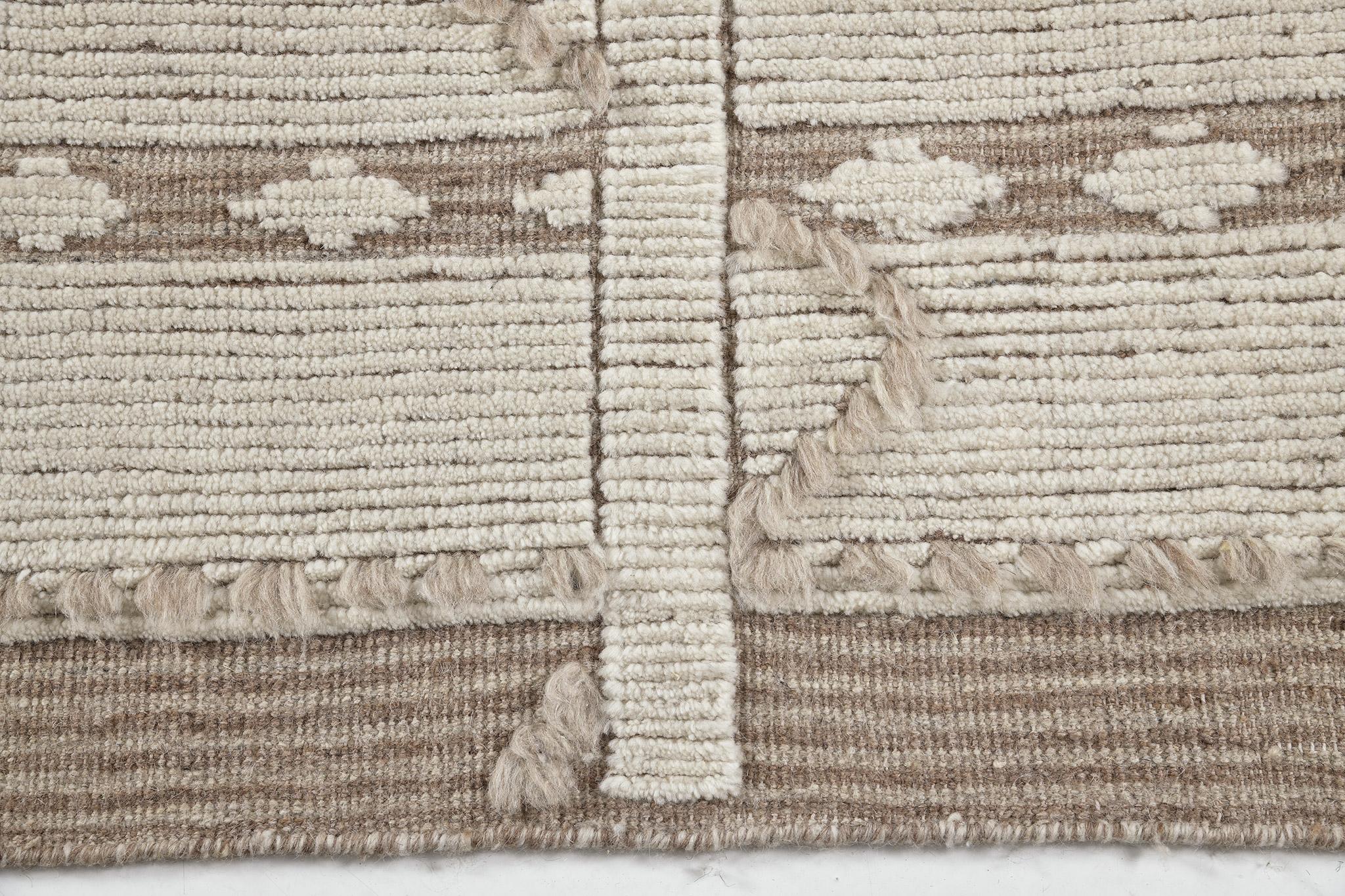 Verdot' della collezione Estancia è uno squisito arredo per la casa che presenta un design accattivante grazie al colore beige e marrone. Con la sua interessante fluidità e gli splendidi dettagli in rilievo, gioca un ruolo fondamentale nel definire