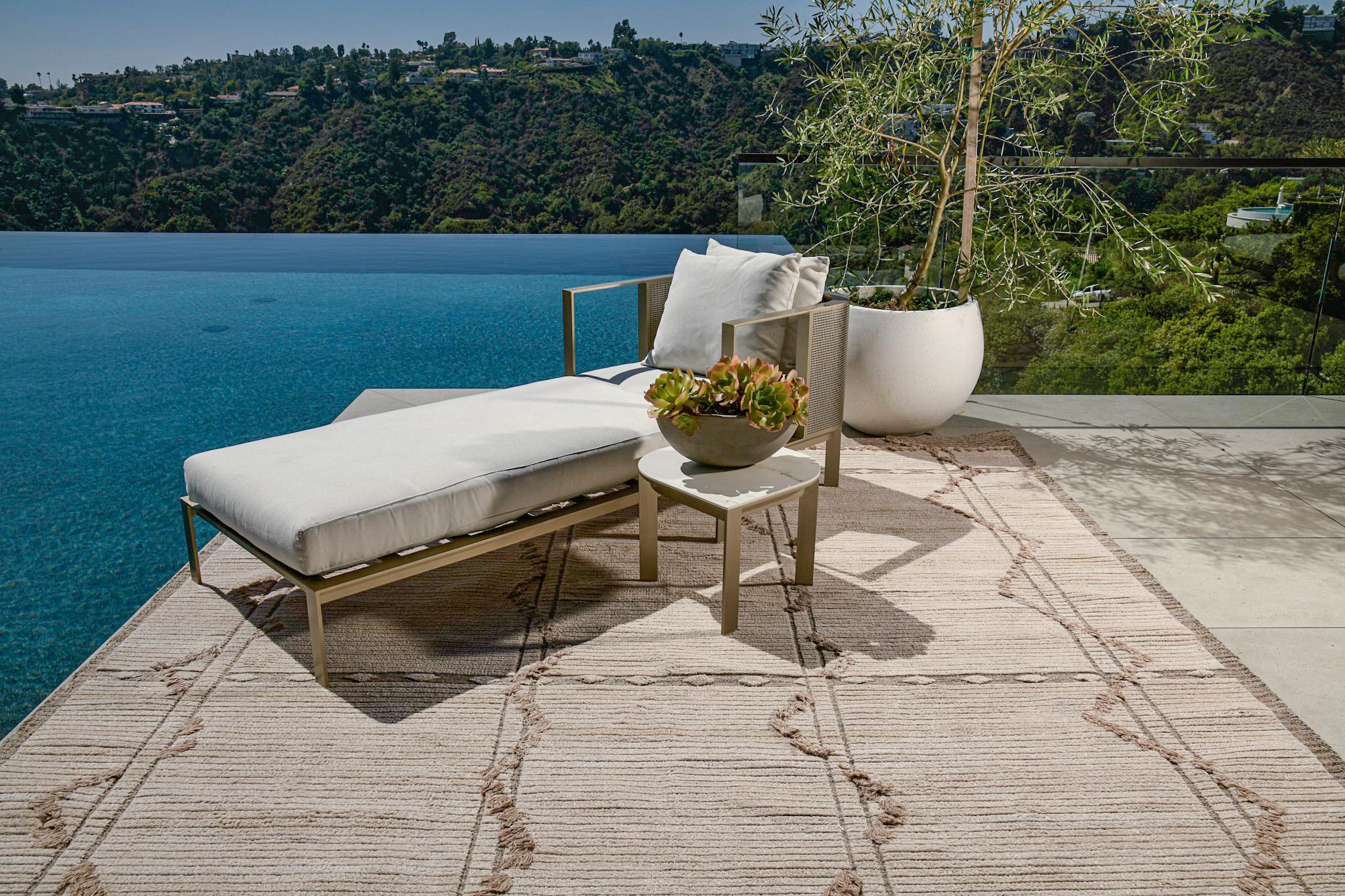 Indiano Mehraban Rugs, Nasim Collection Tappeto per esterni e interni in vendita