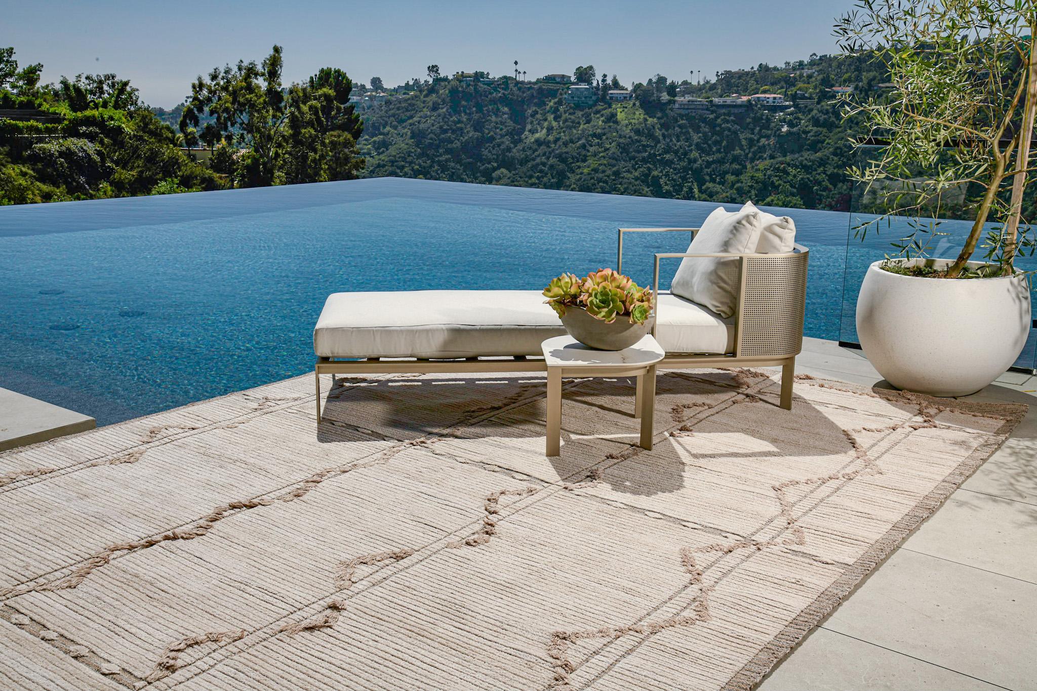 Mehraban Rugs, Nasim Collection Tappeto per esterni e interni In condizioni Nuovo in vendita a WEST HOLLYWOOD, CA