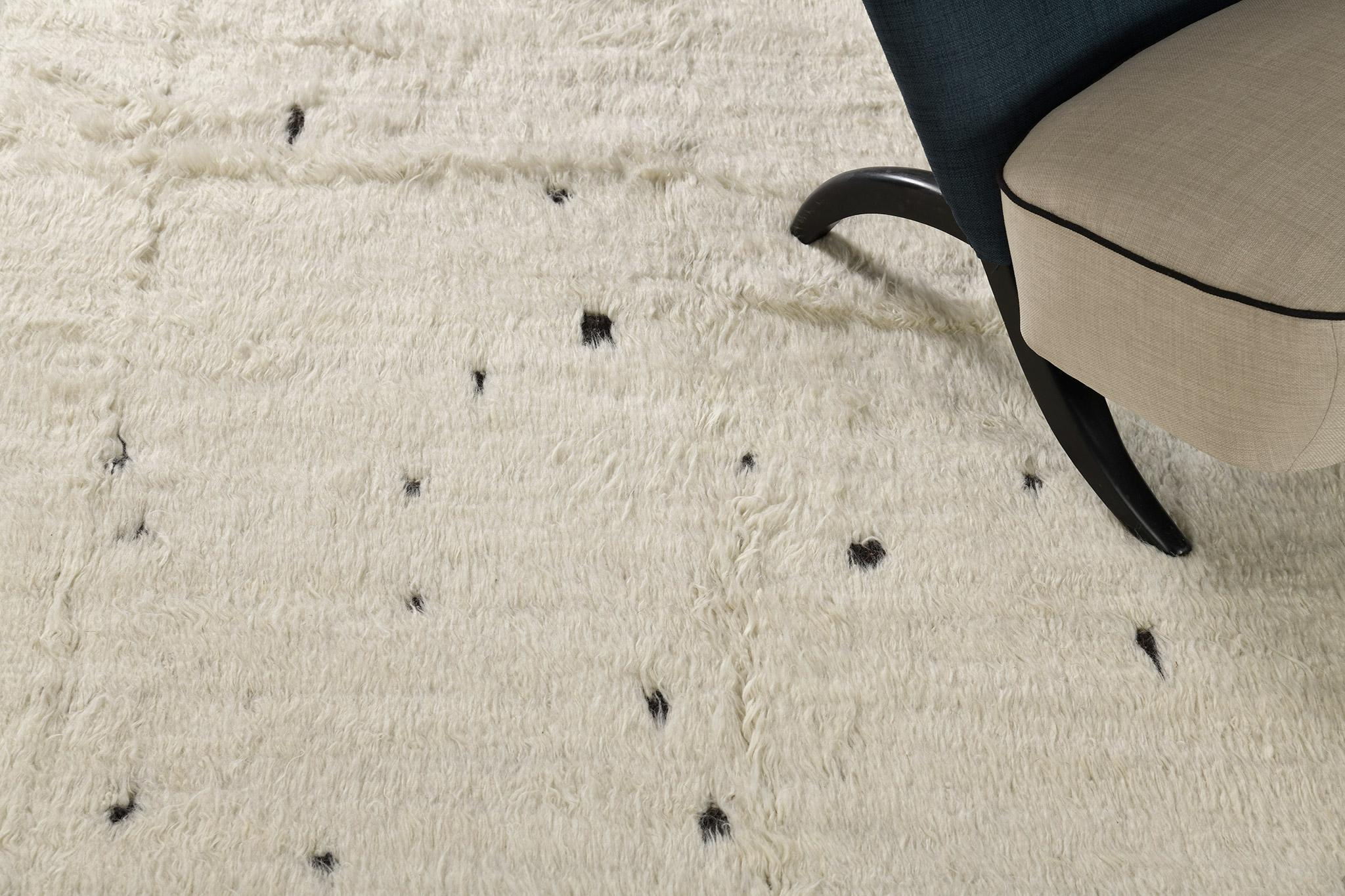 Vinos' is made of luxurious wool and timeless design elements. Its weaving of the perfect cream field and sporadic charcoal piles creates a unique design and is what makes the Atlas Collection so unique and sought after. Mehraban's Atlas collection