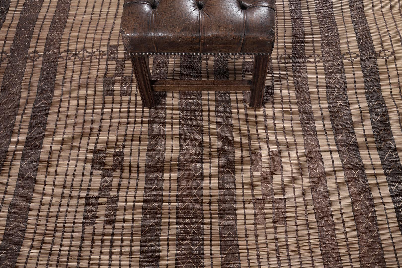 This phenomenal handwoven in reed and leather Tuareg mat features all the elegant thin outlined diamonds, checkered patterns, reversed V symbols, circle, and zigzag patterns. This mat can give an accent to any stylish and traditional-ethnic