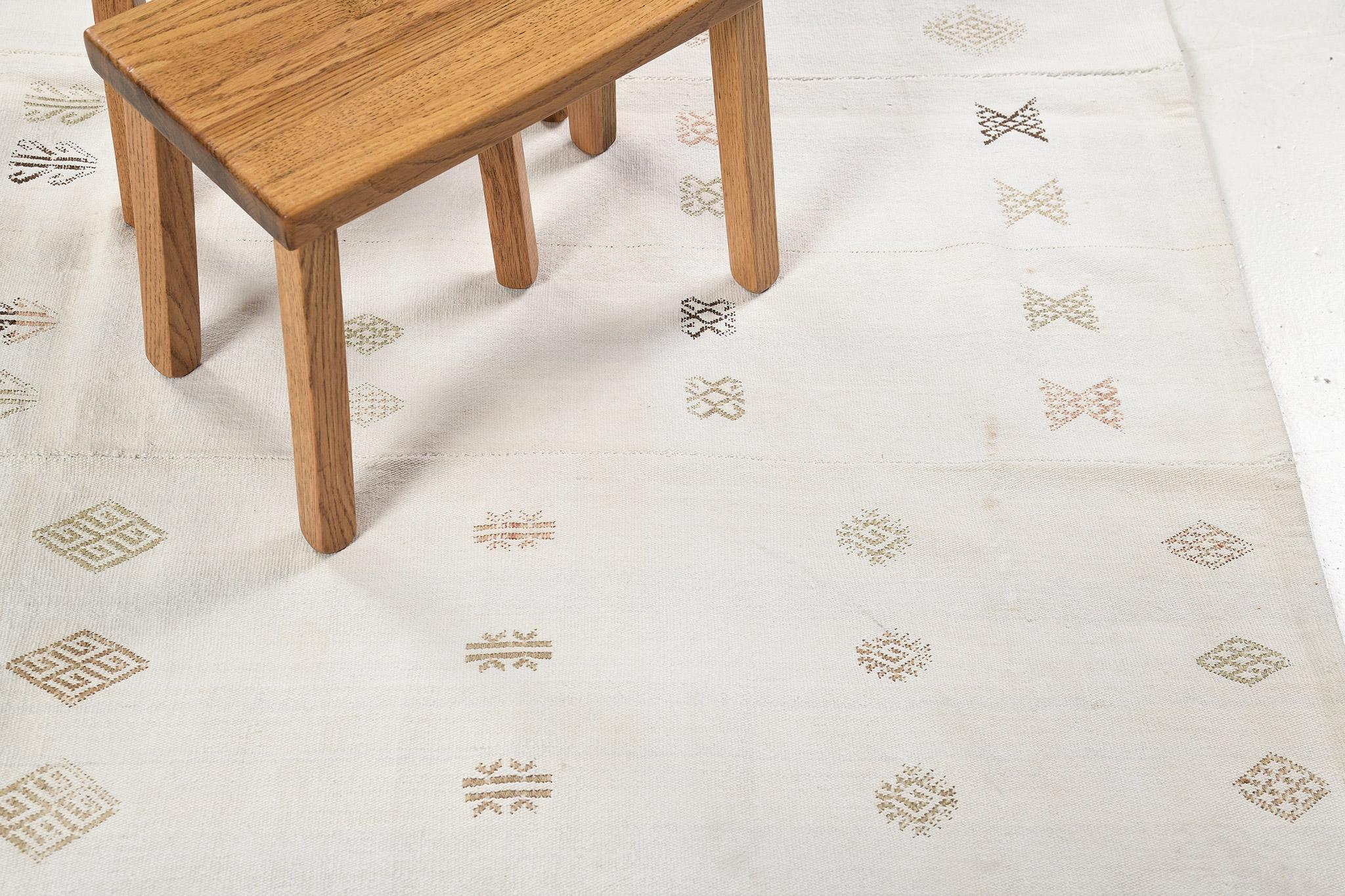 Mehraban Vintage Anatolian Turkish Flat Weave Kilim In Good Condition For Sale In WEST HOLLYWOOD, CA