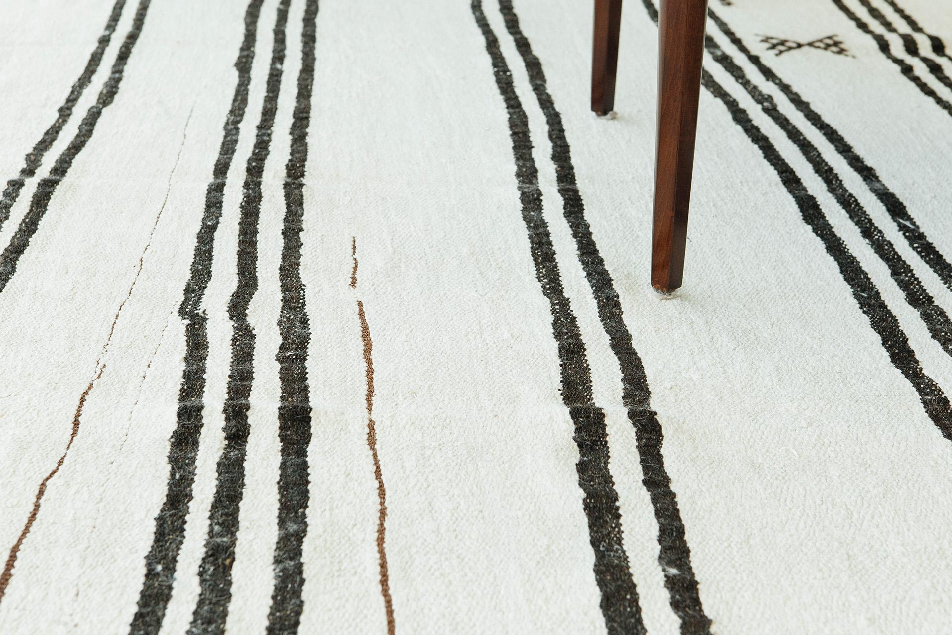 Mehraban Vintage Anatolian Turkish Flat Weave Kilim In condizioni buone in vendita a WEST HOLLYWOOD, CA