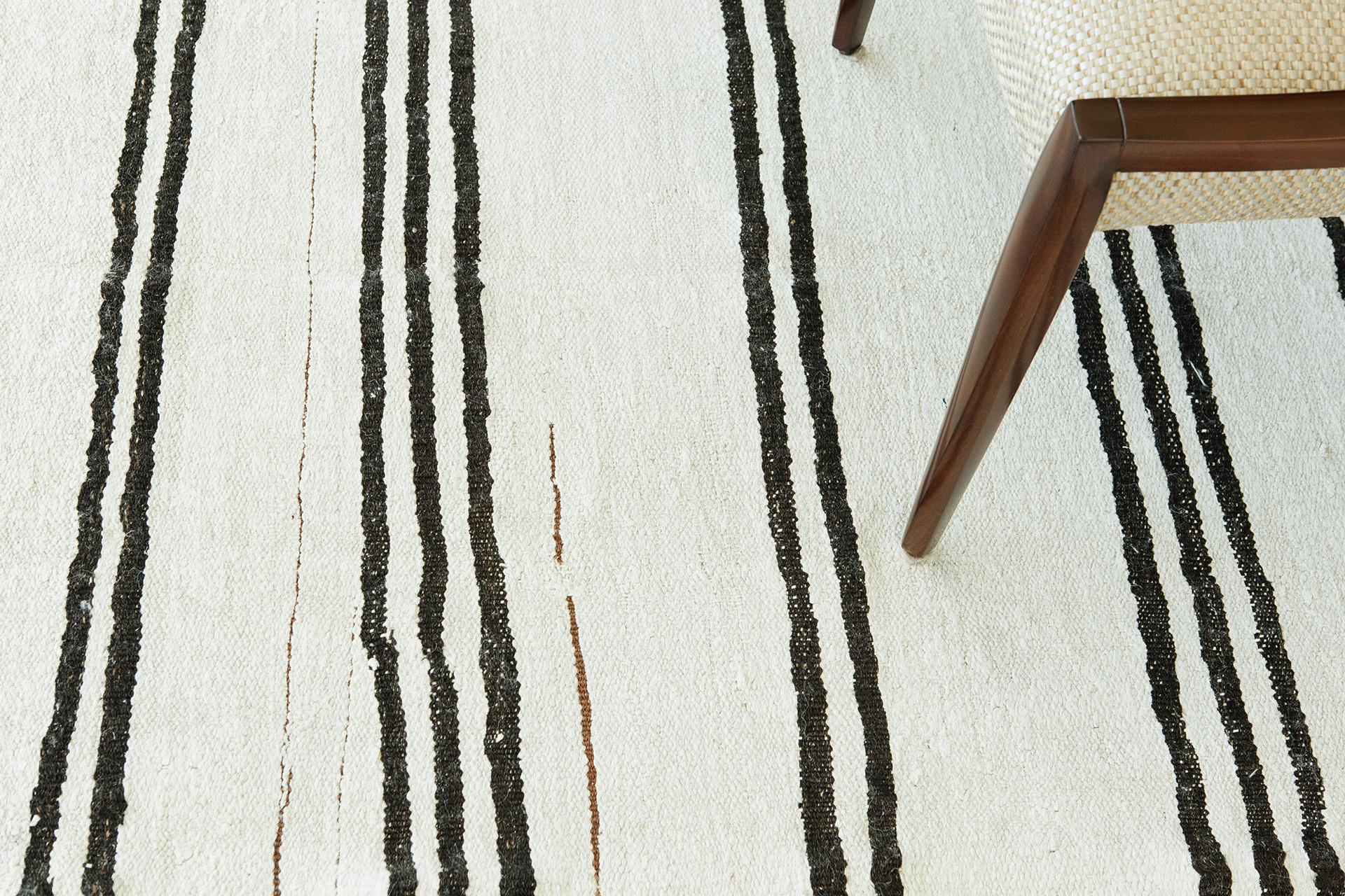 Metà XX secolo Mehraban Vintage Anatolian Turkish Flat Weave Kilim in vendita