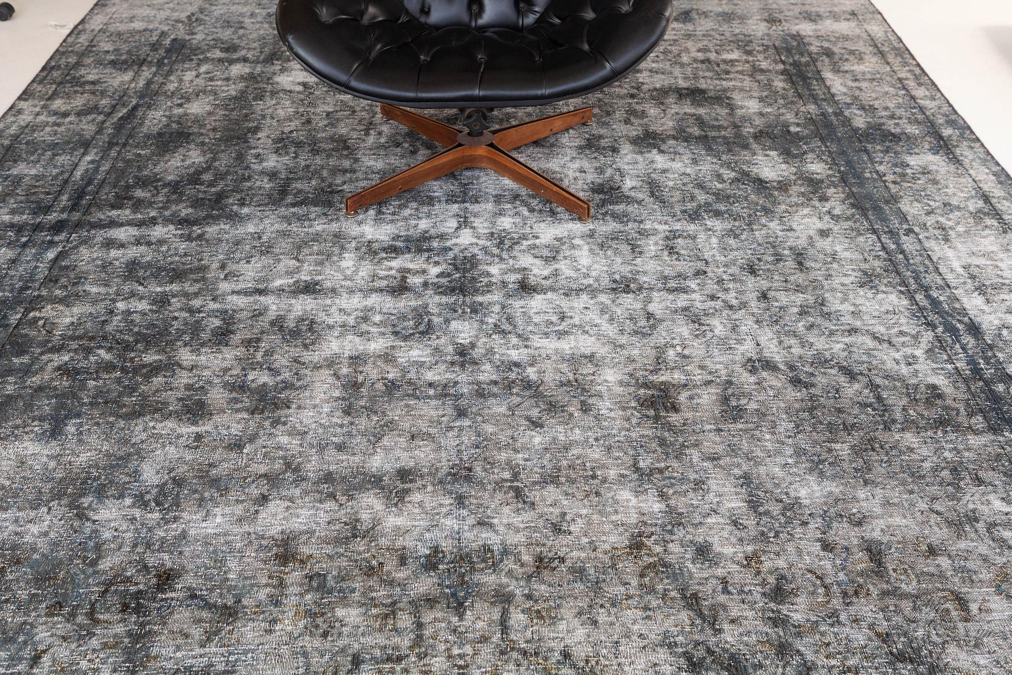 Mehraban Vintage-Teppich im Used-Look im Zustand „Gut“ im Angebot in WEST HOLLYWOOD, CA