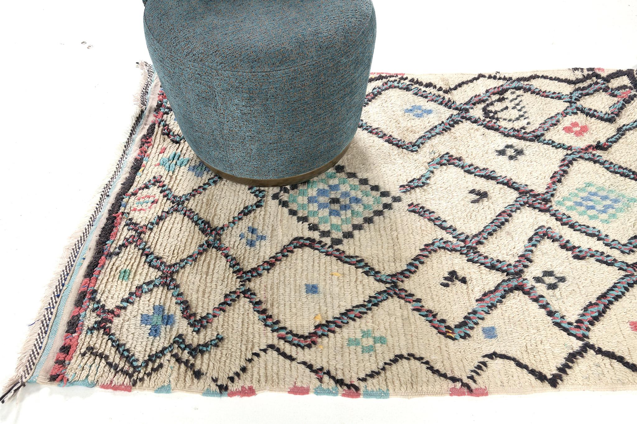 Mehraban Vintage Marokkanischer Berberteppich mit Azilal-Stämmen (21. Jahrhundert und zeitgenössisch) im Angebot