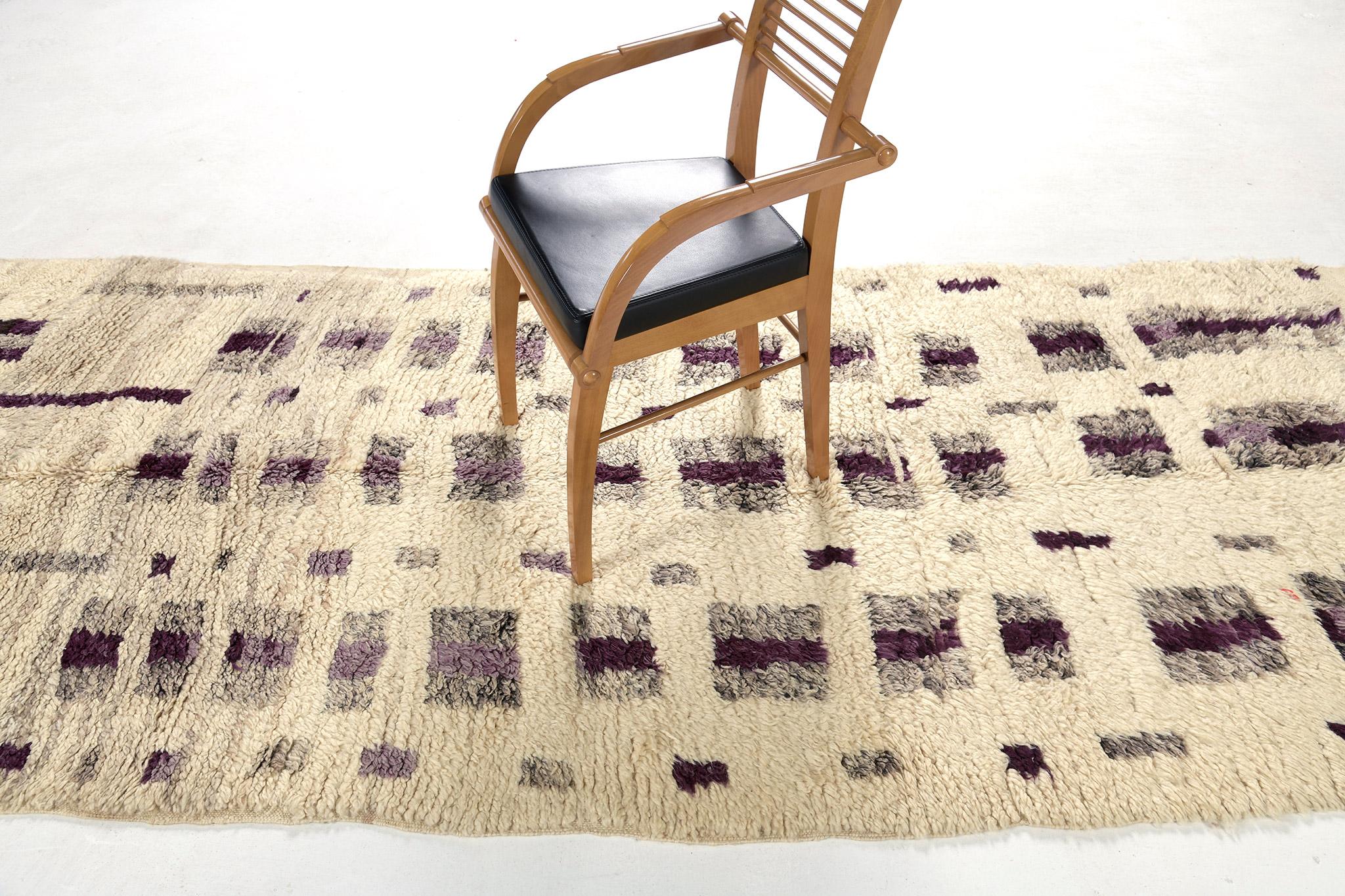 Mehraban Vintage Marokkanischer Azilal-Stil-Teppich im Angebot 8