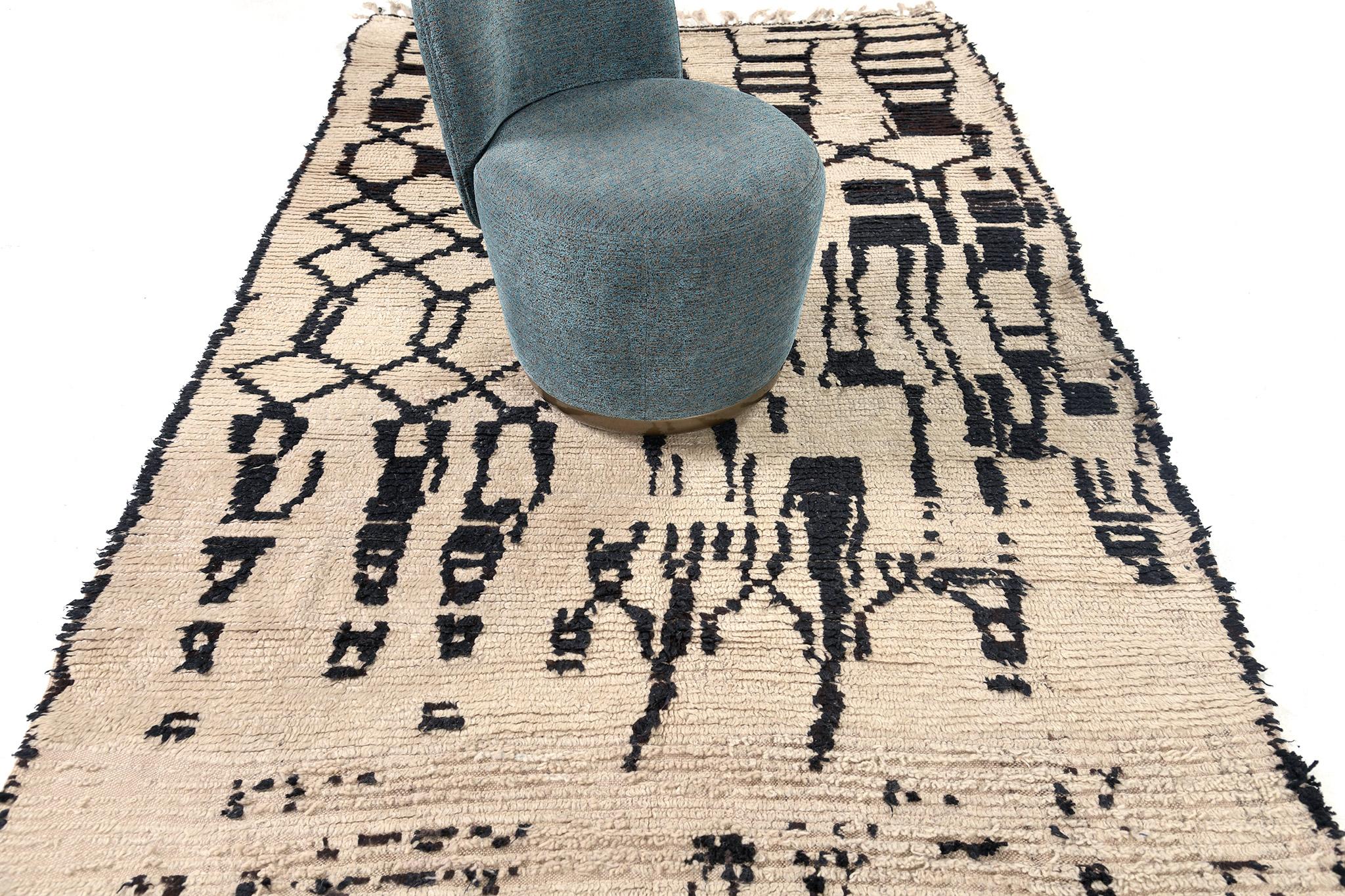 Mehraban Vintage Marokkanischer Azilal-Stil-Teppich im Zustand „Gut“ im Angebot in WEST HOLLYWOOD, CA