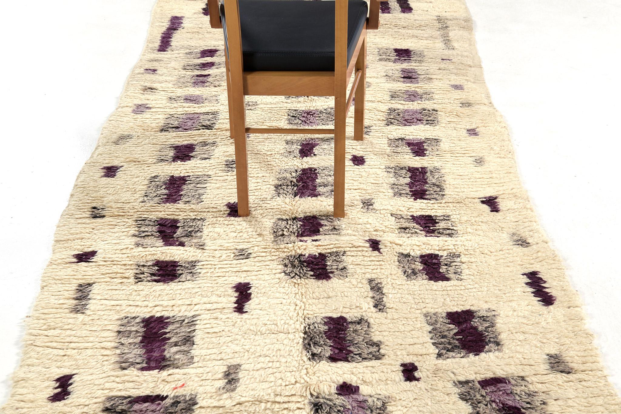 Mehraban Vintage Marokkanischer Azilal-Stil-Teppich im Angebot 2