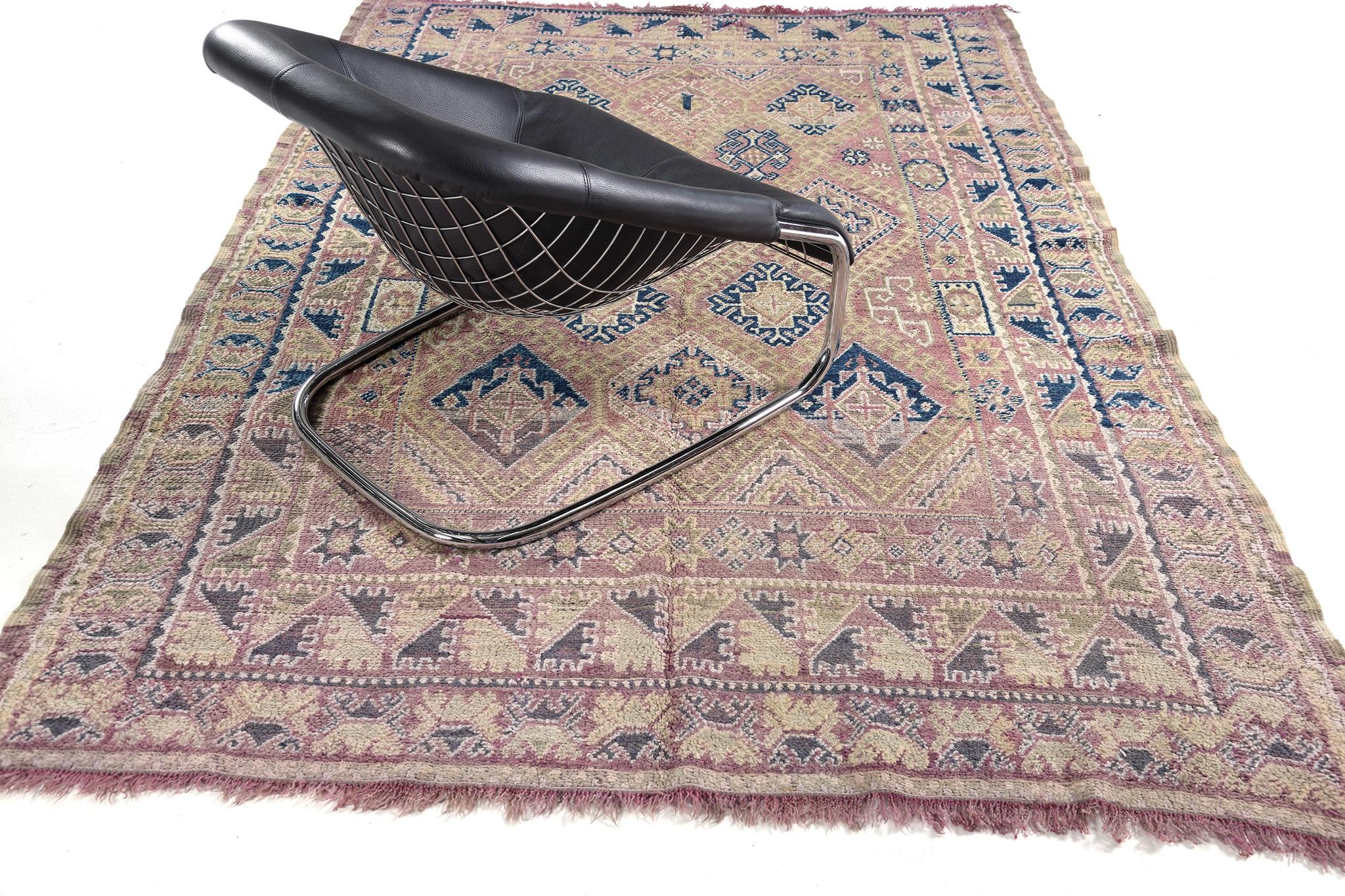 Mehraban Marokkanischer Beni M'Guild-Teppich im Vintage-Stil im Angebot 4