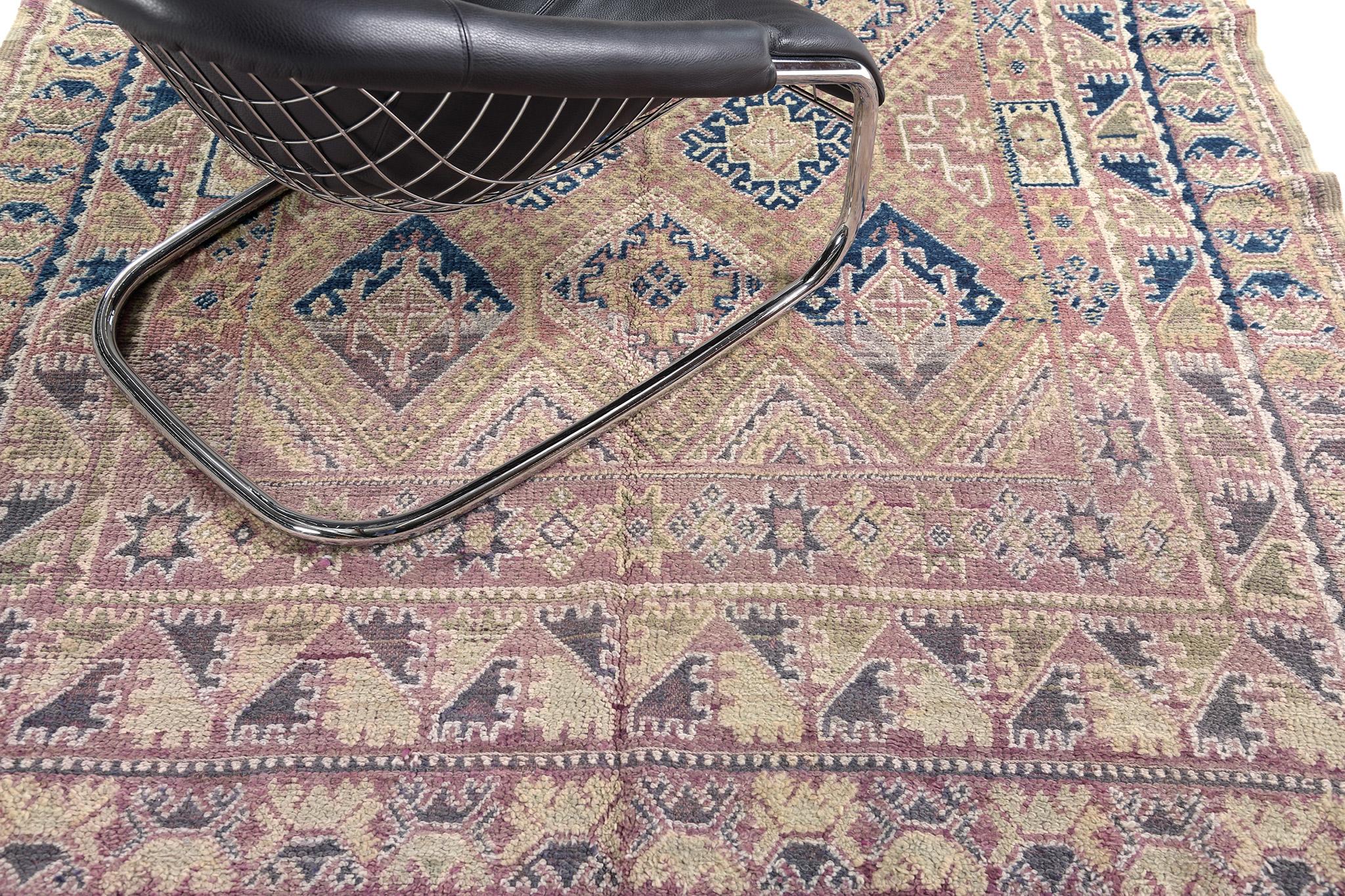 Mehraban Marokkanischer Beni M'Guild-Teppich im Vintage-Stil im Angebot 5