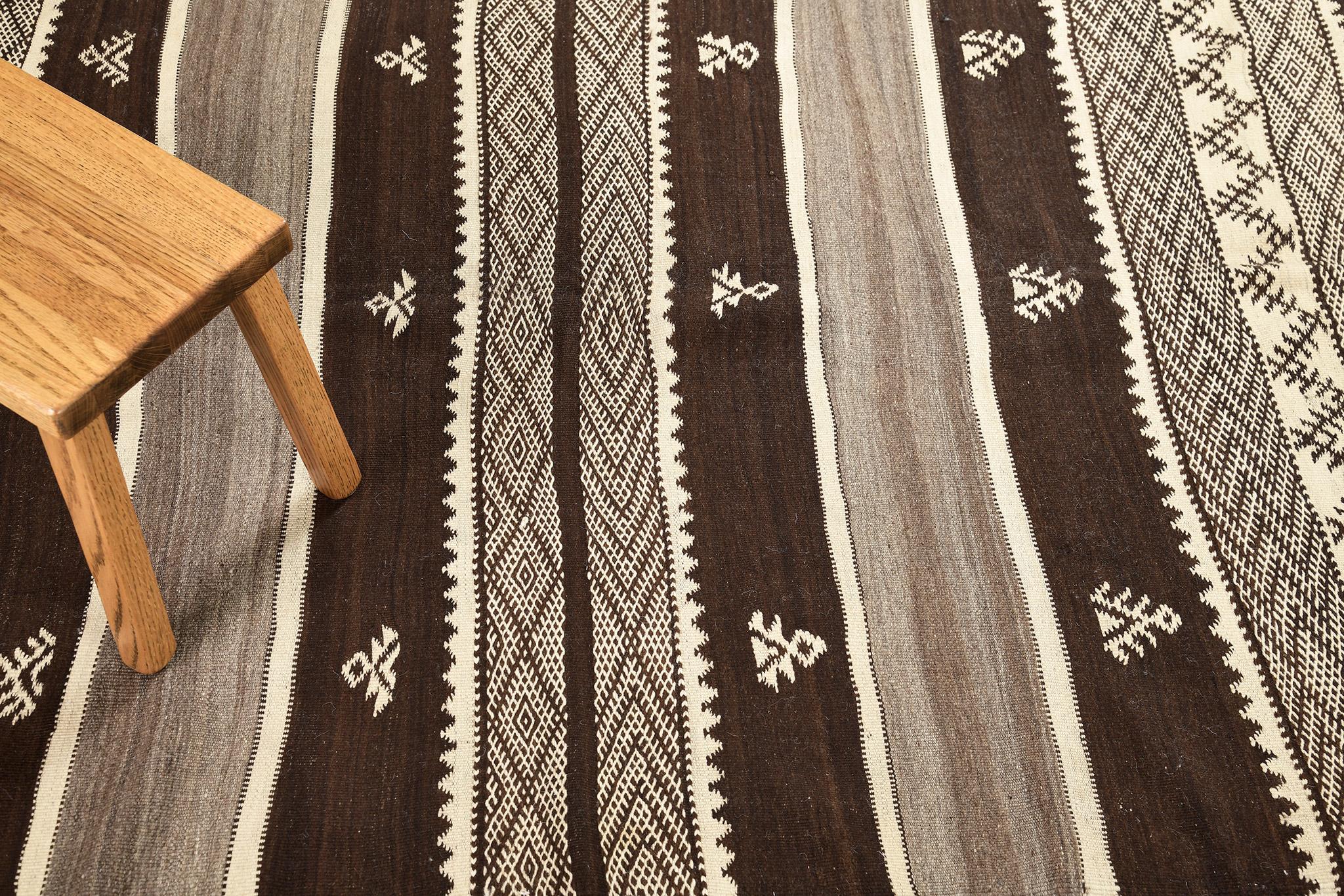 Numéro de tapis
27318
Taille
4' 7
