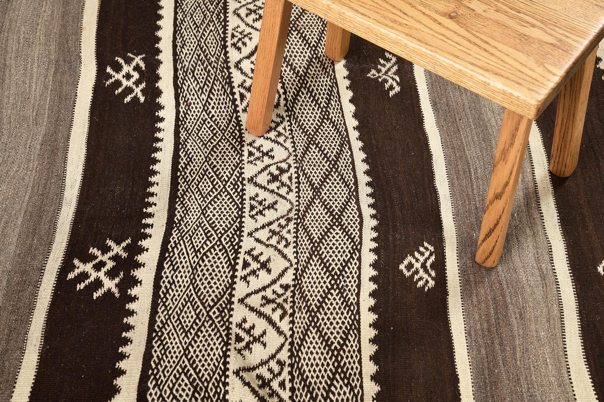 Mehraban - Kilim marocain vintage de la tribu berbère du Haut Atlas en vente 1