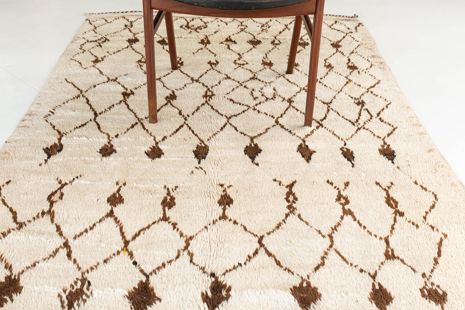 Mehraban Vintage Marokkanischer Teppich mit Stammesmotiv aus dem Mittleren Atlas im Angebot 2