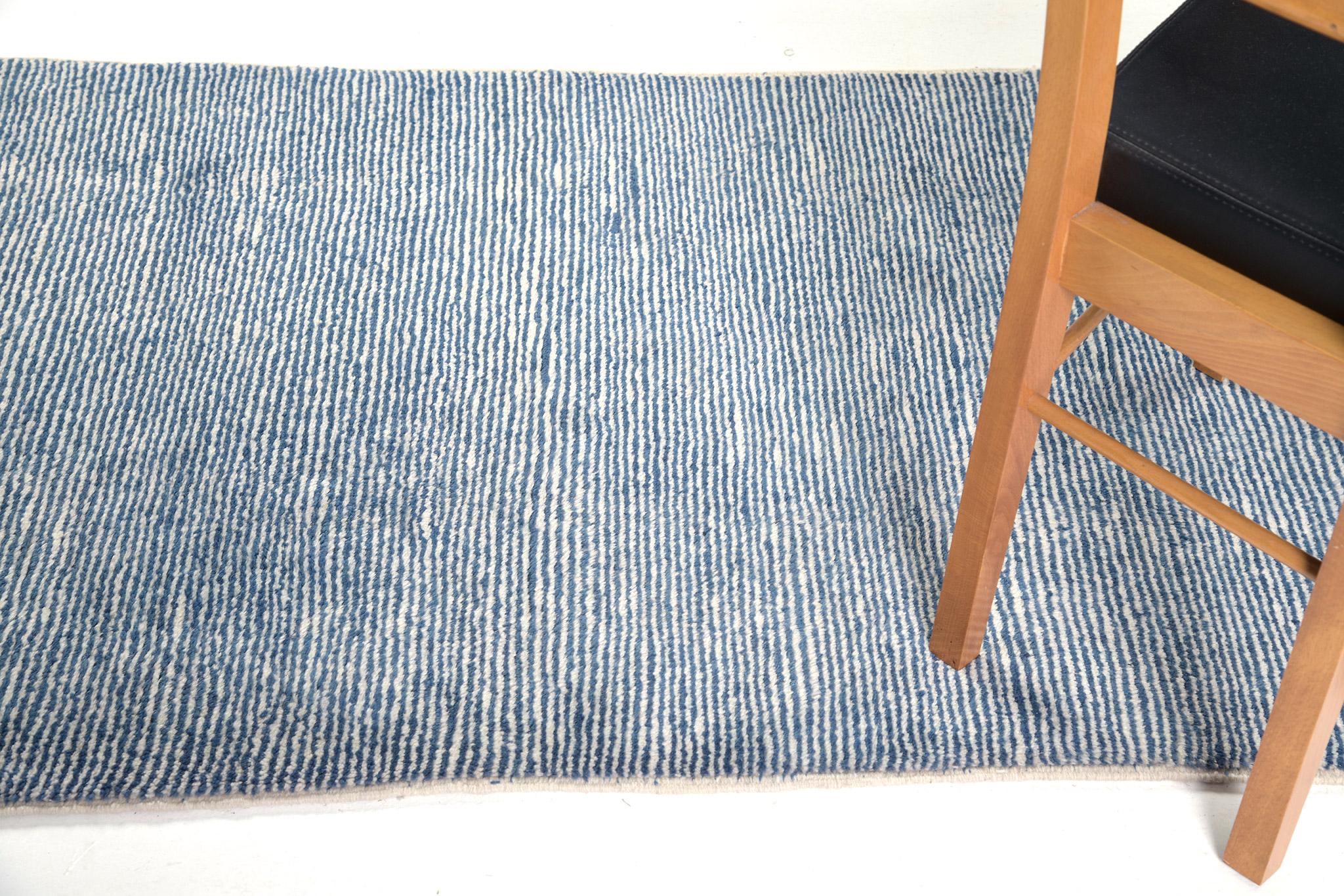 Der Vintage Moroccan Runner aus der High Atlas Collection sorgt mit seiner minimalistischen Aussage und seinem weichen Flor für ein gemütliches Gefühl der Zufriedenheit. Das Plüschfeld ist mit einem Kord-Effekt versehen. Dieser phänomenale Teppich