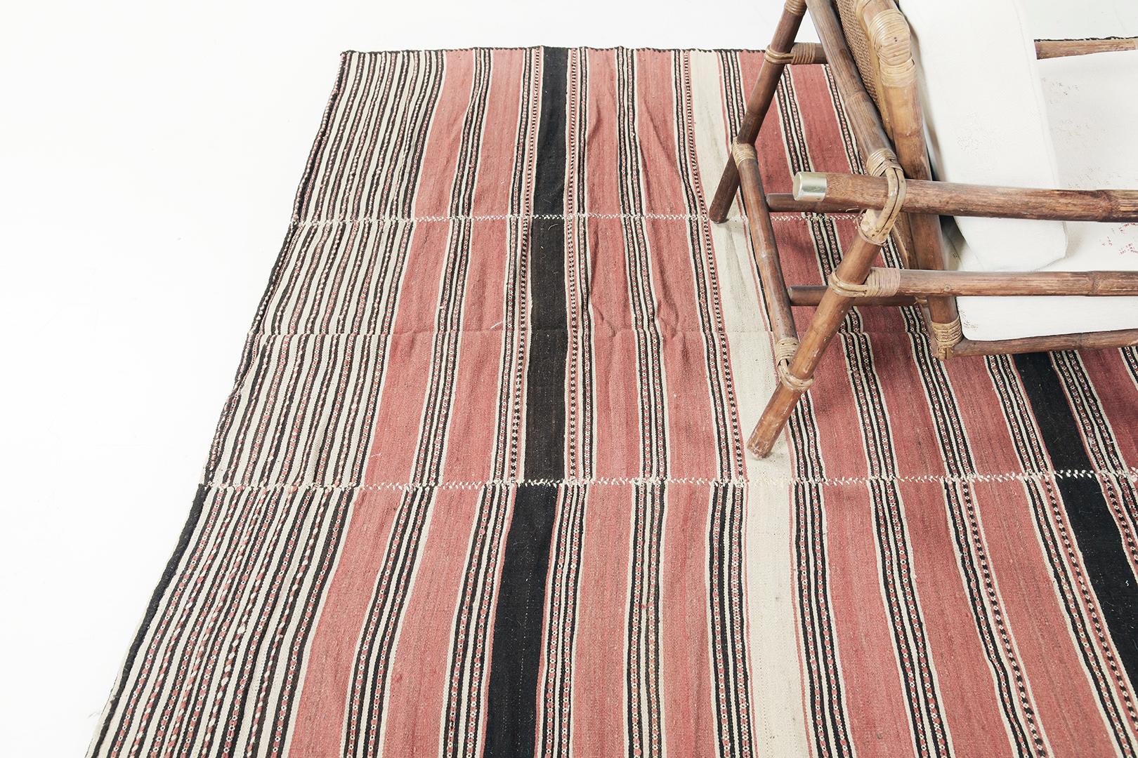 Mehraban Vintage Northwest Persian Kilim In Good Condition For Sale In WEST HOLLYWOOD, CA