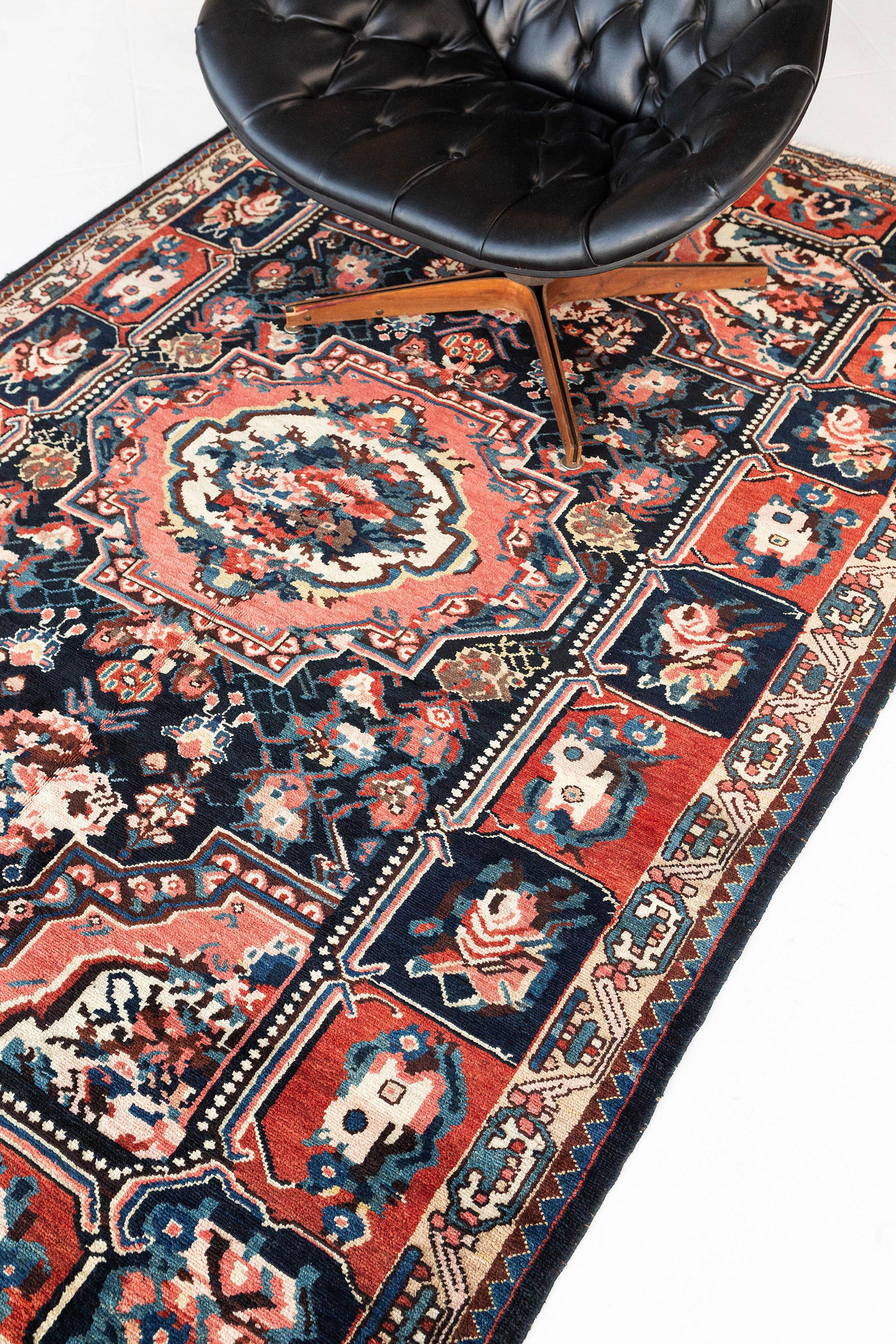 Mehraban - Tapis persan Bakhtiari vintage 24764 en vente 2