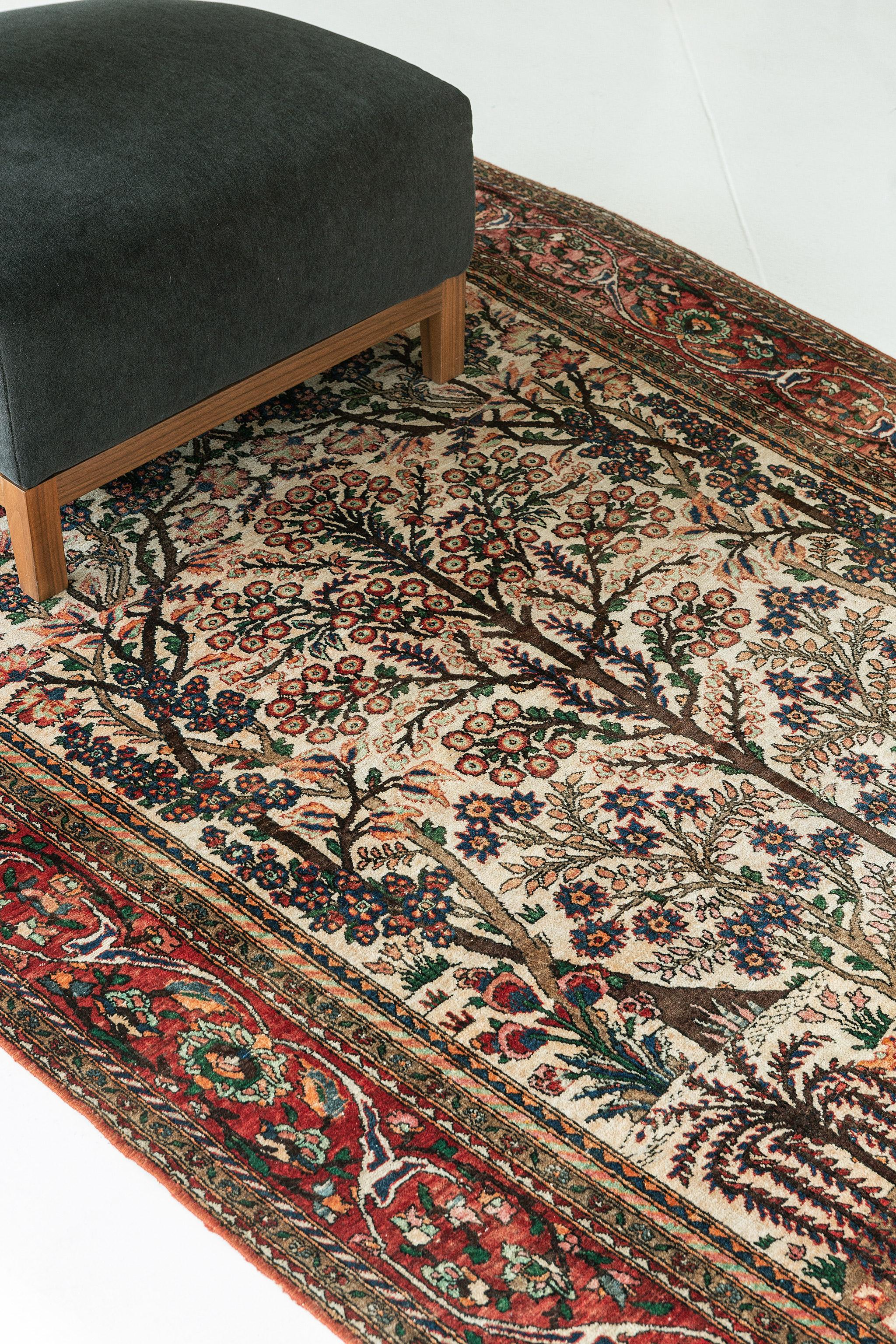 Mehraban Vintage Persian Isfahan Rug 26009 In Good Condition For Sale In WEST HOLLYWOOD, CA