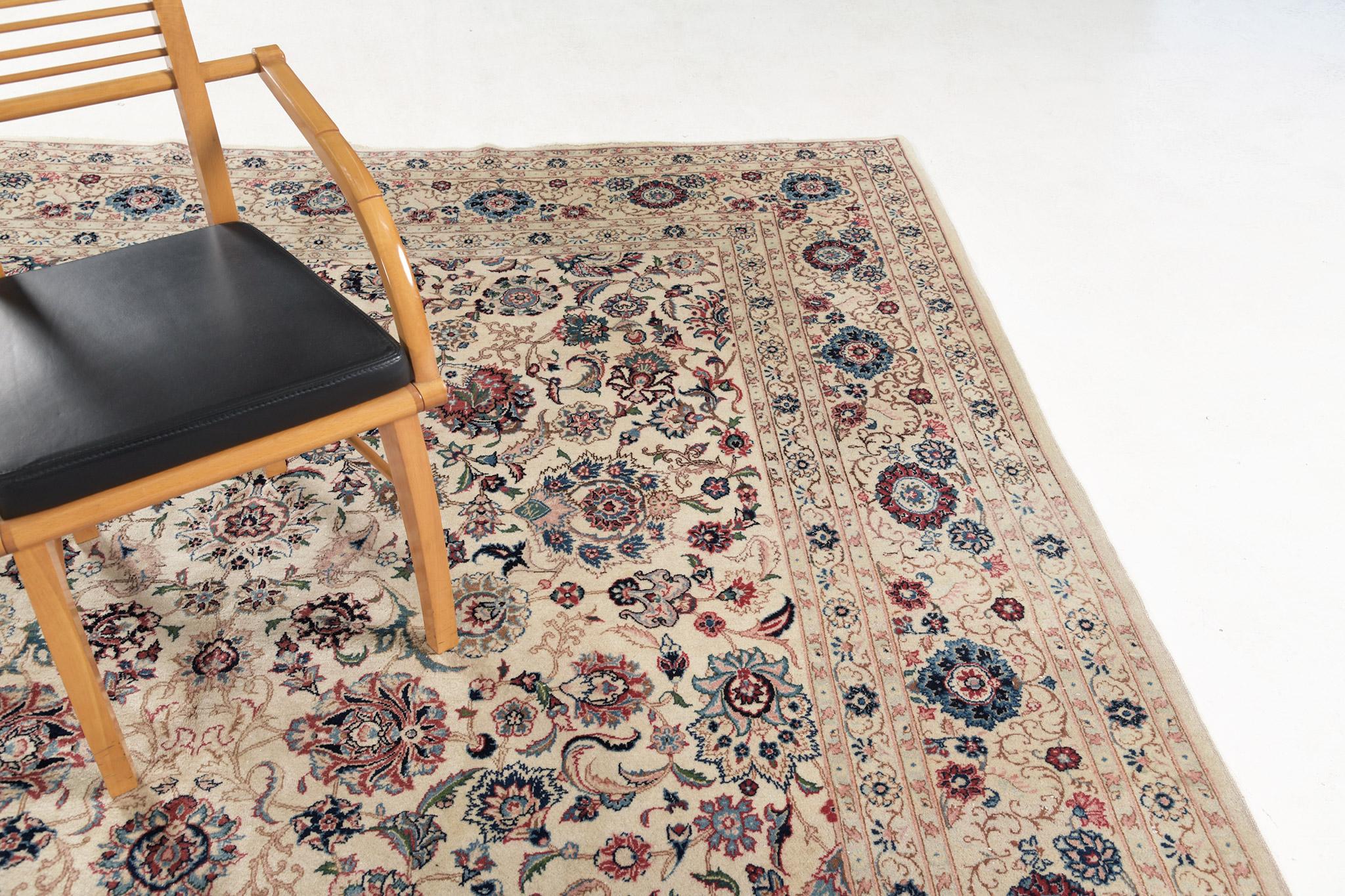 An excellent masterpiece of Kashan rug that features a penny-worth impact from its every design. At its core, majestically presents a detailed full bloom design. It is surrounded by an elegant scroll of connecting motifs. An effortless combination