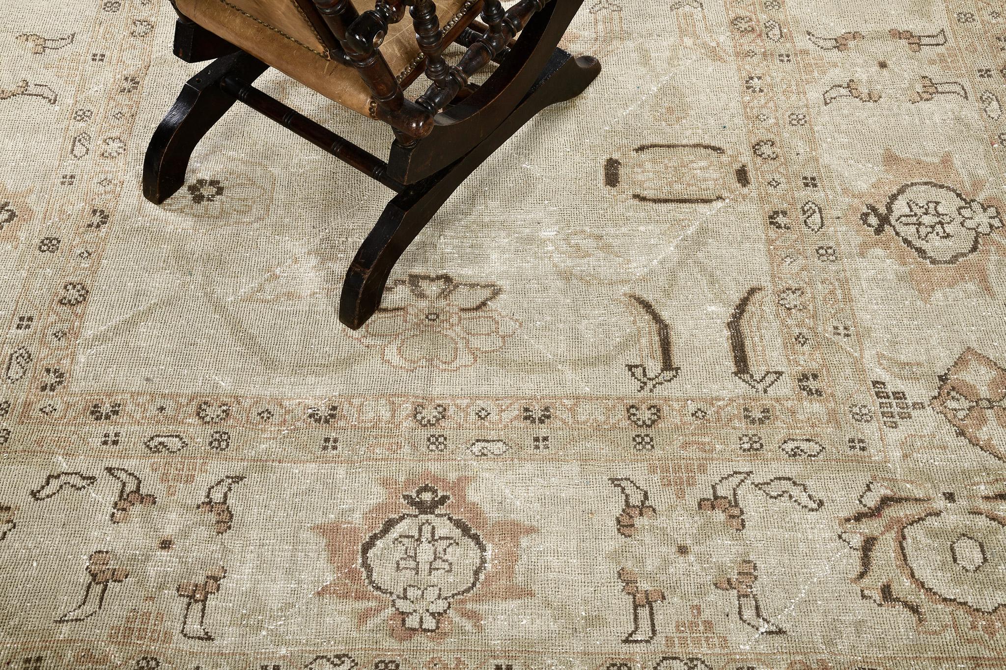 This enchanting timeless Sultanabad Rug has its asymmetrical patterns that makes the rug unique. A one of a kind rug that makes your interior more fascinating. Neutral tones features even the smallest details of the patterns and motifs. It looks